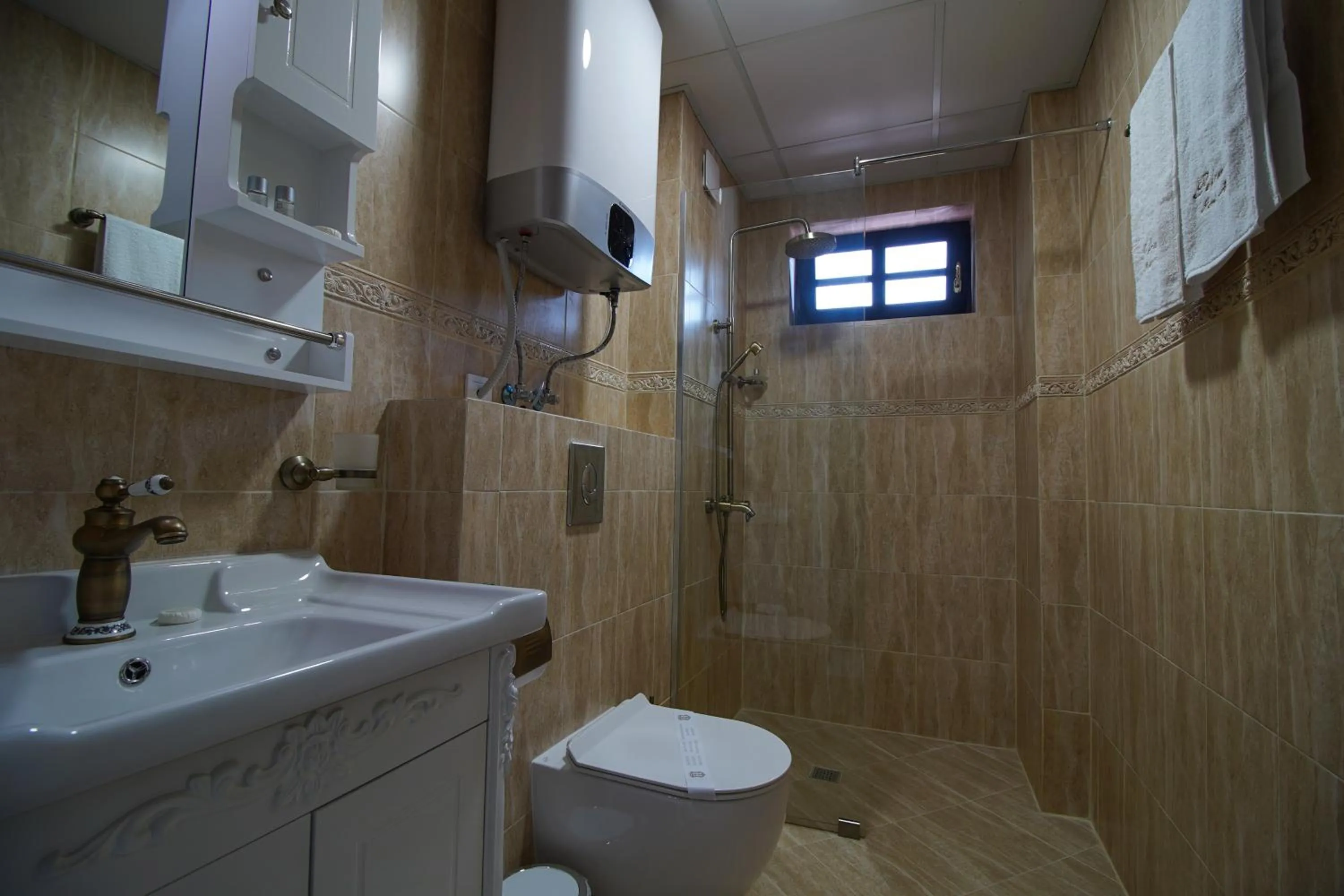 Shower in Pulpudeva Family Hotel