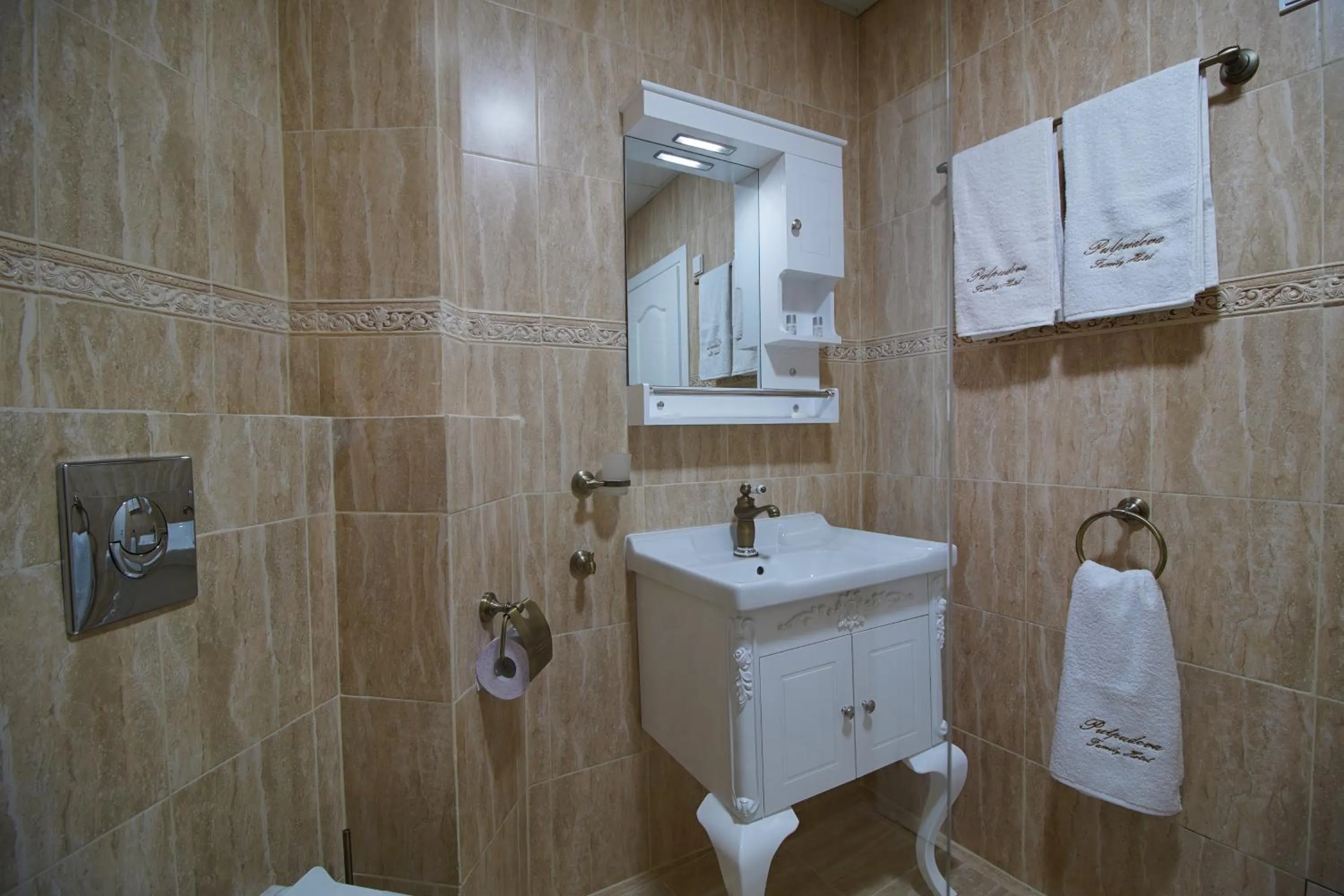 Shower in Pulpudeva Family Hotel