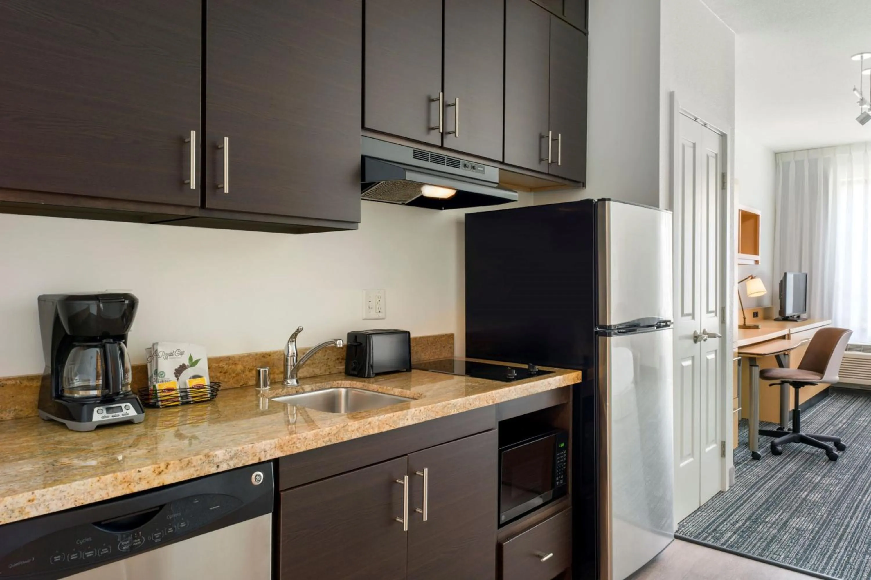 Kitchen or kitchenette in TownePlace Suites San Jose Santa Clara