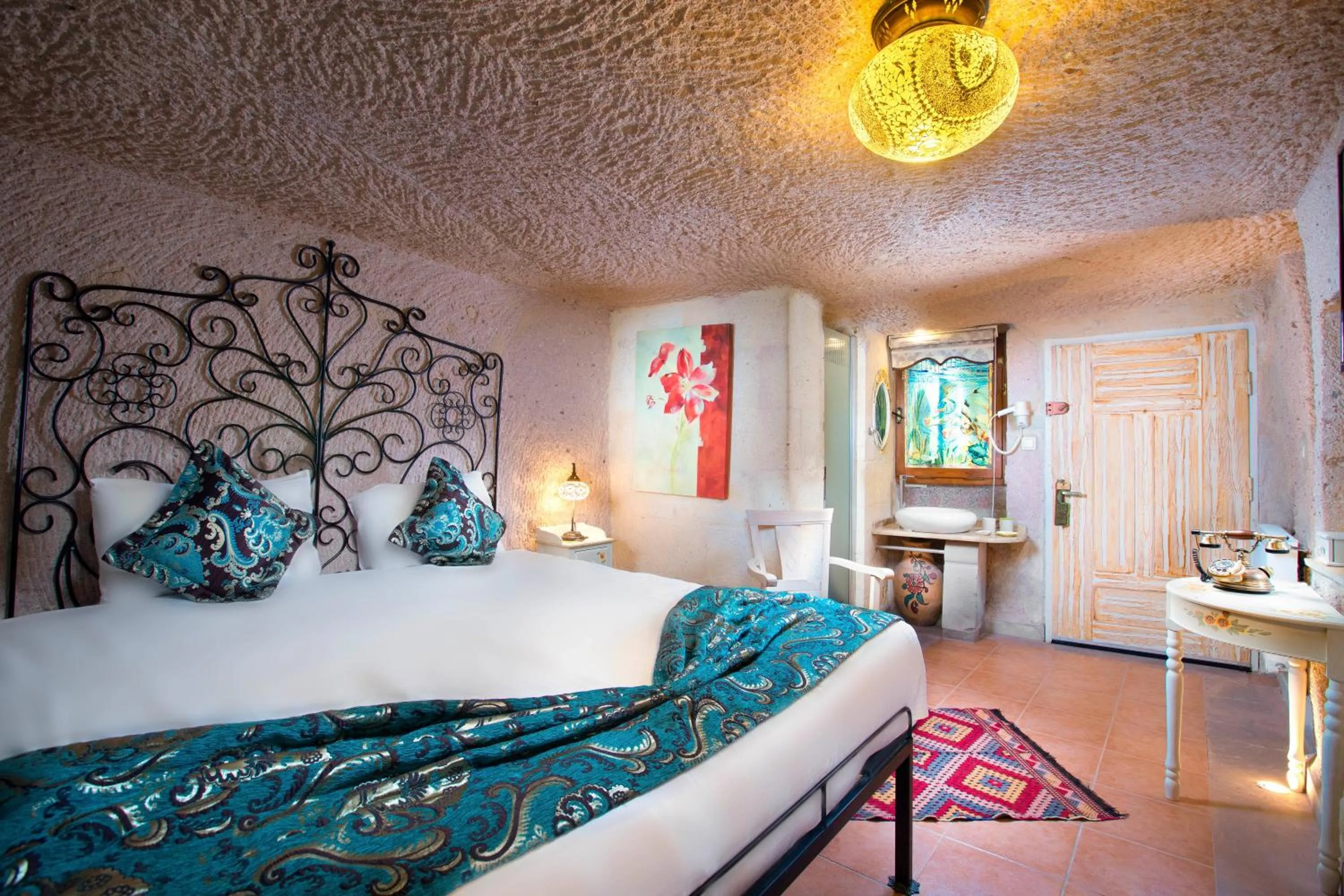 Bed in Cappadocia Fairy Chimneys Selfie Cave Hotels - Special Class