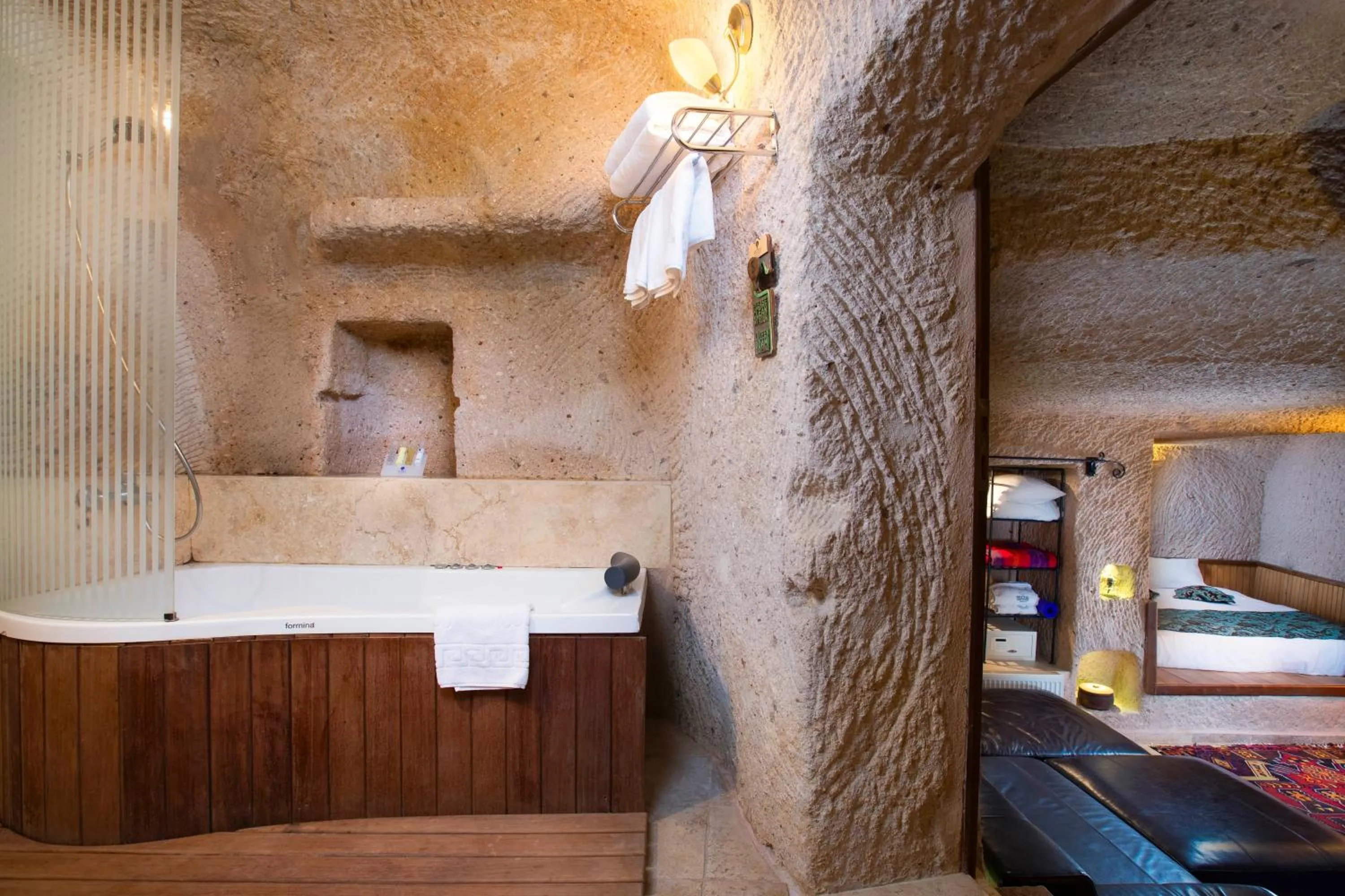 Hot Tub, Bed in Cappadocia Fairy Chimneys Selfie Cave Hotels - Special Class
