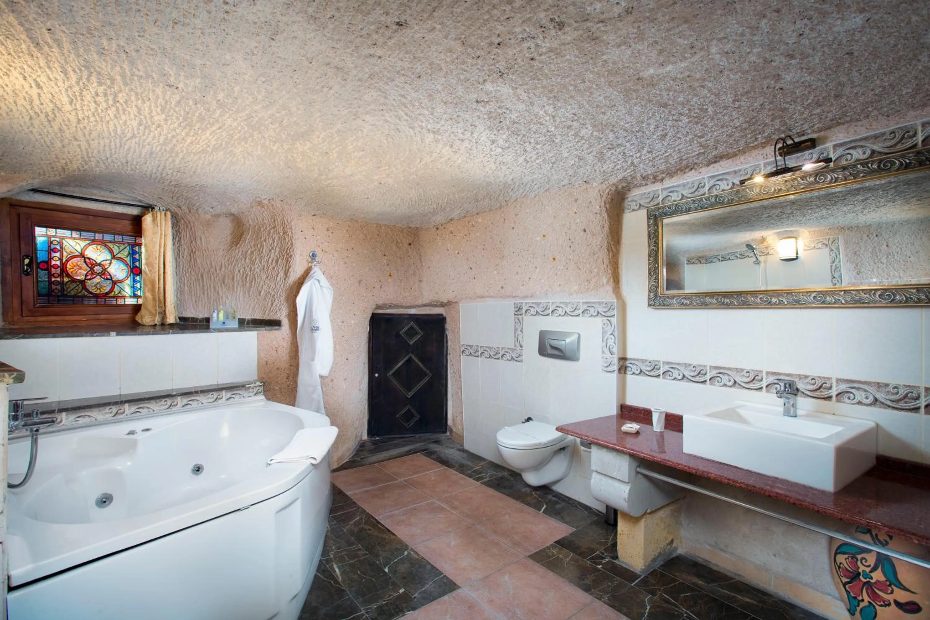 Shower in Cappadocia Fairy Chimneys Selfie Cave Hotels - Special Class