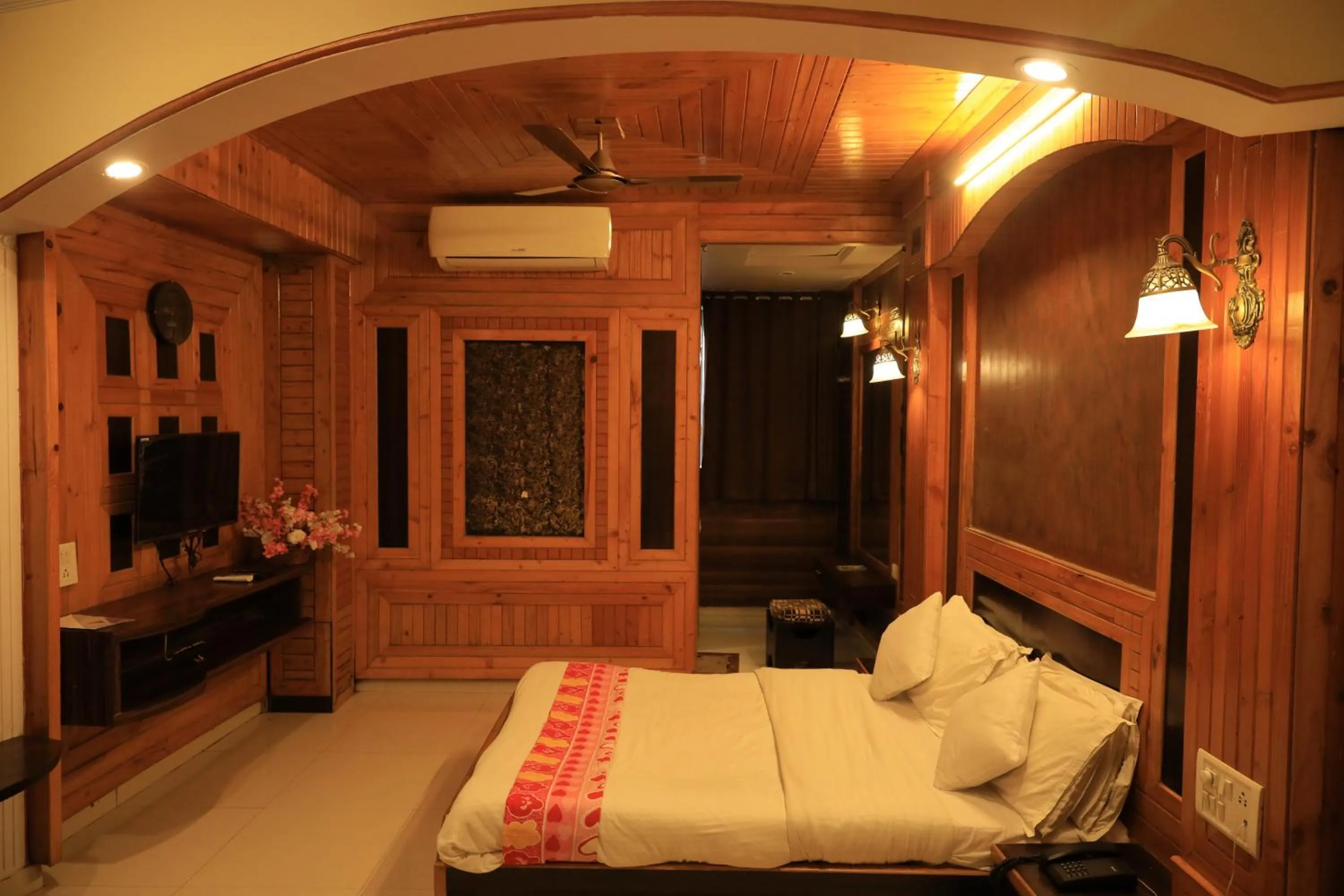 hair dresser, Bed in Hotel Pratap Heritage