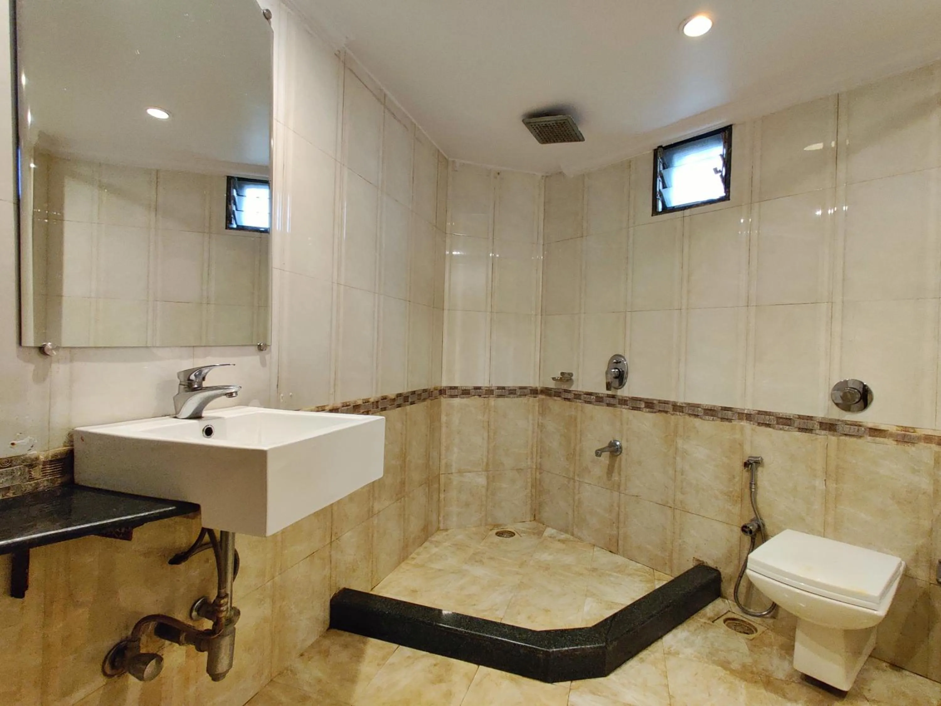 Bathroom in Hotel Pratap Heritage