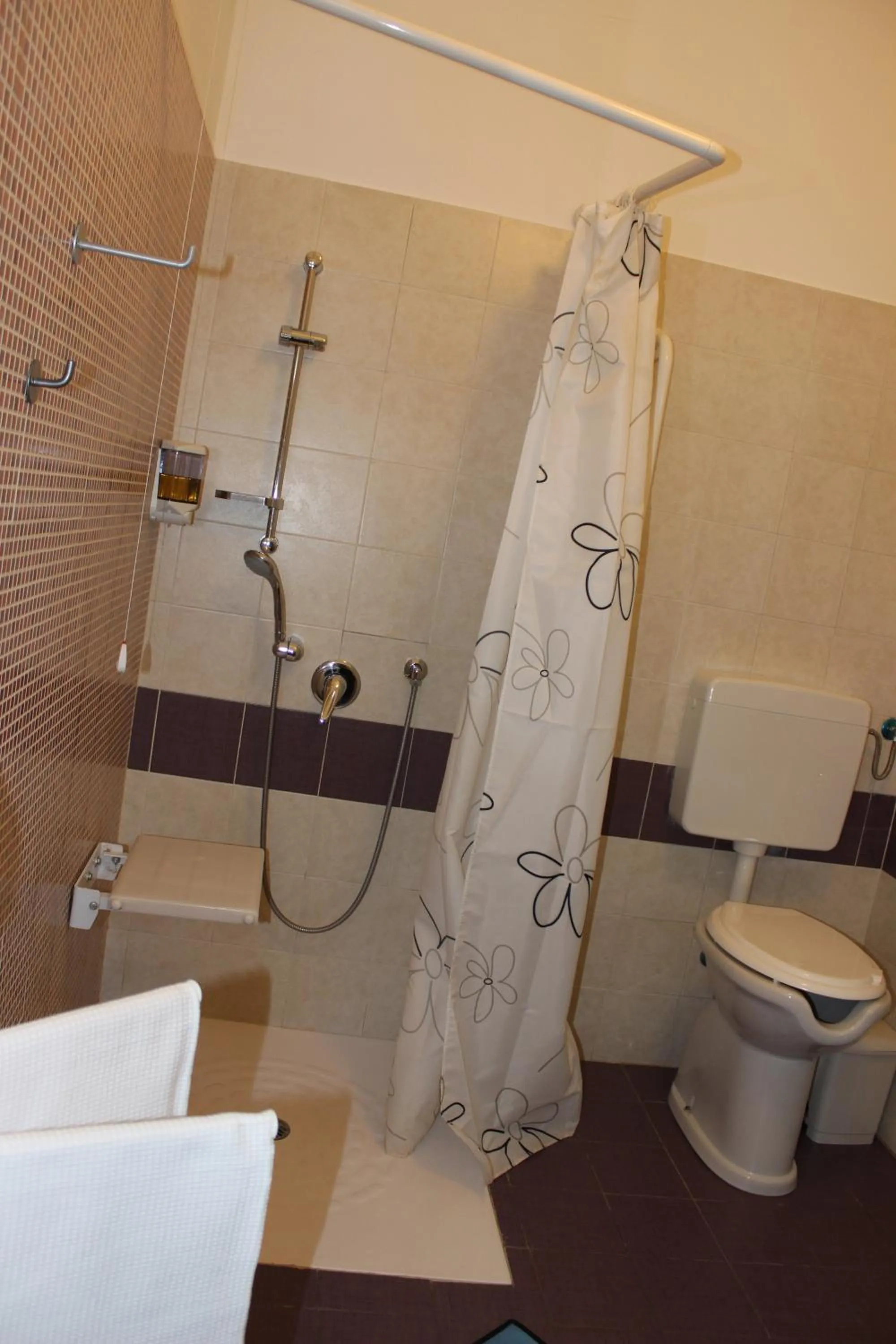 Bathroom in Hostel Colours