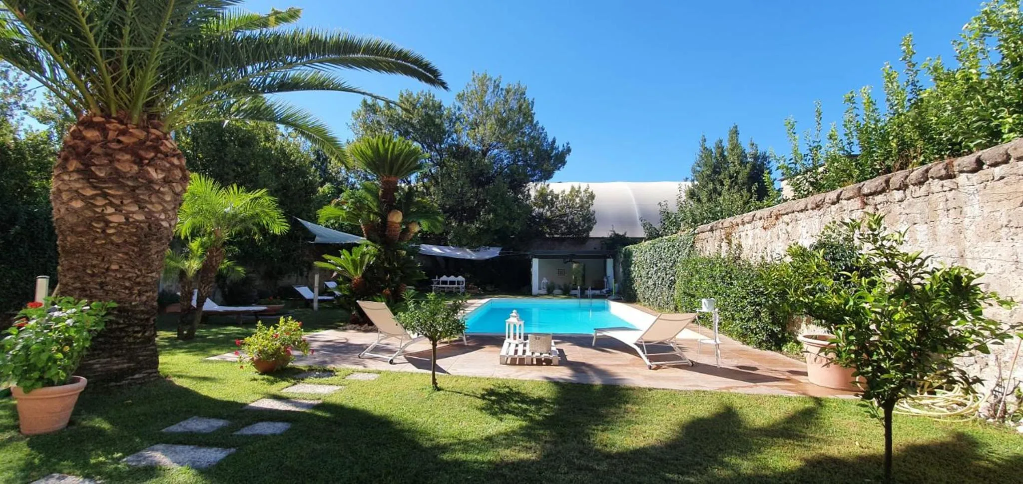 Pool view in Casa Castagna