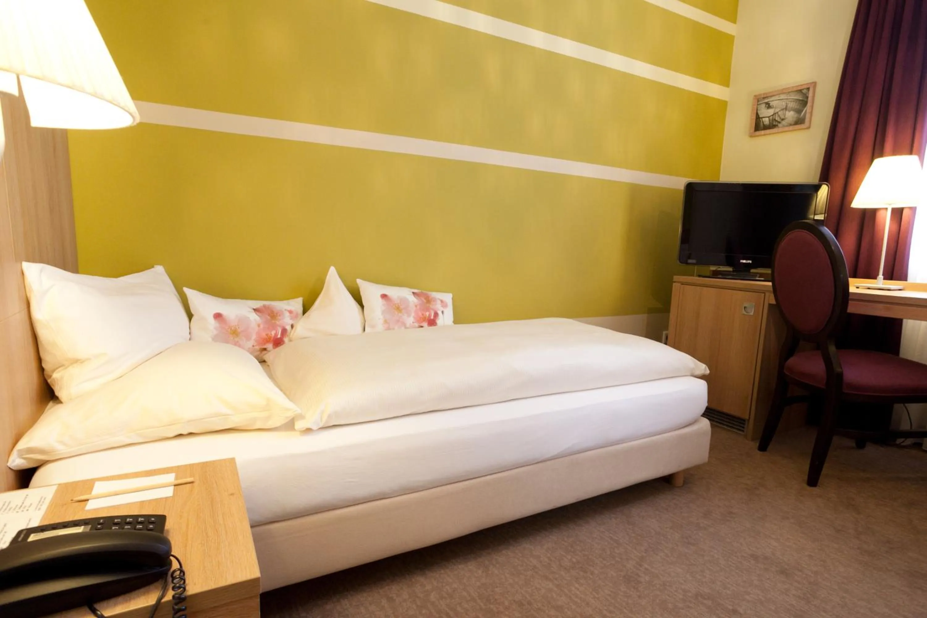 Photo of the whole room, Bed in Hotel Schepers