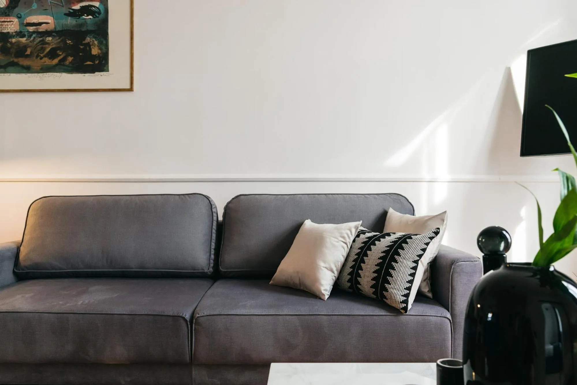 Photo of the whole room in Luna Apartment - LoftAffair