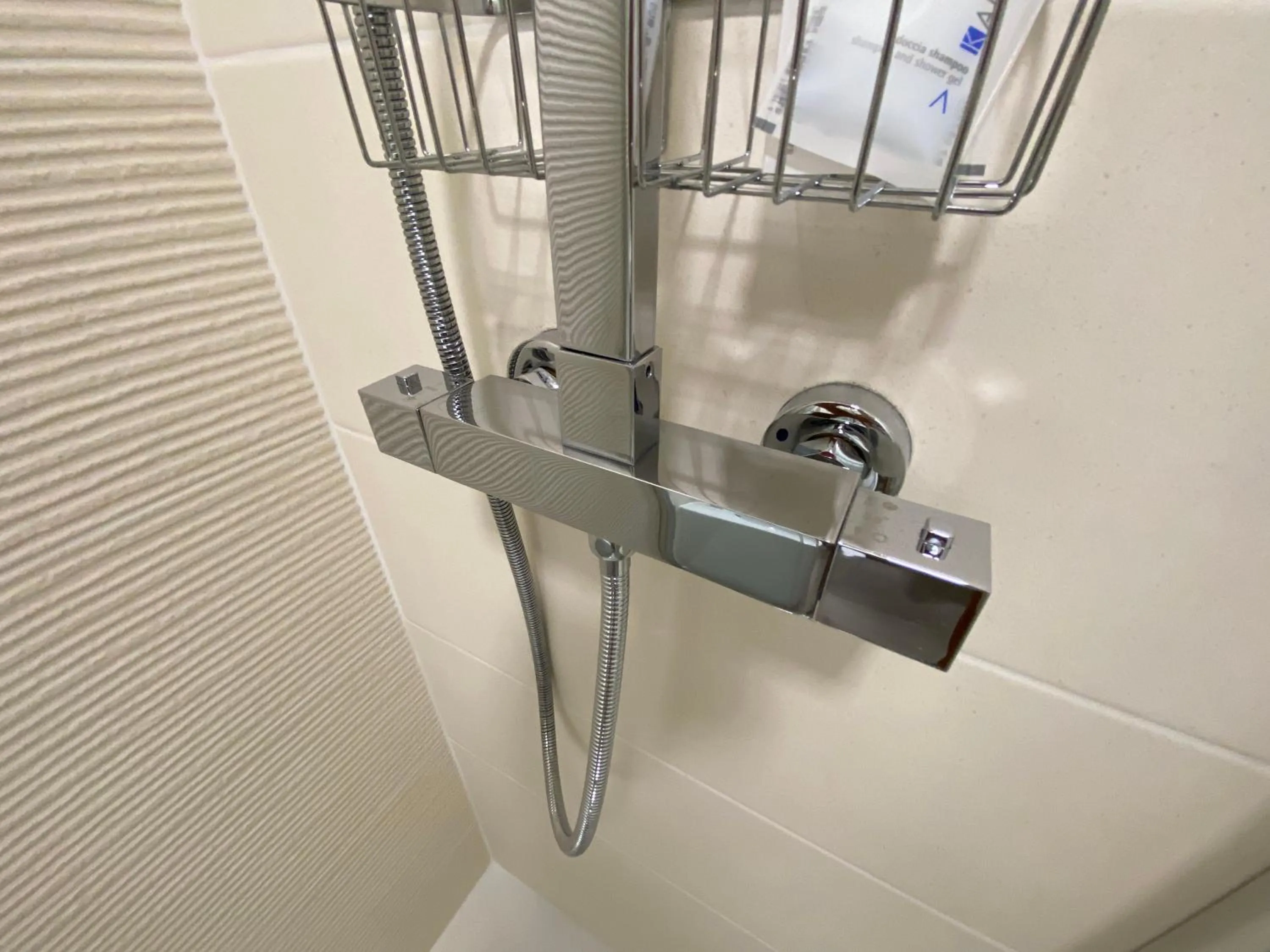 Shower in Affittacamere Ventisettembre