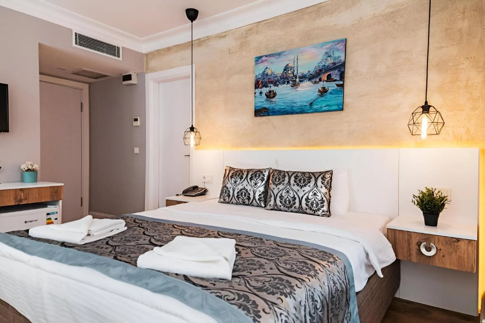 Bedroom, Bed in Galata Door Hotel