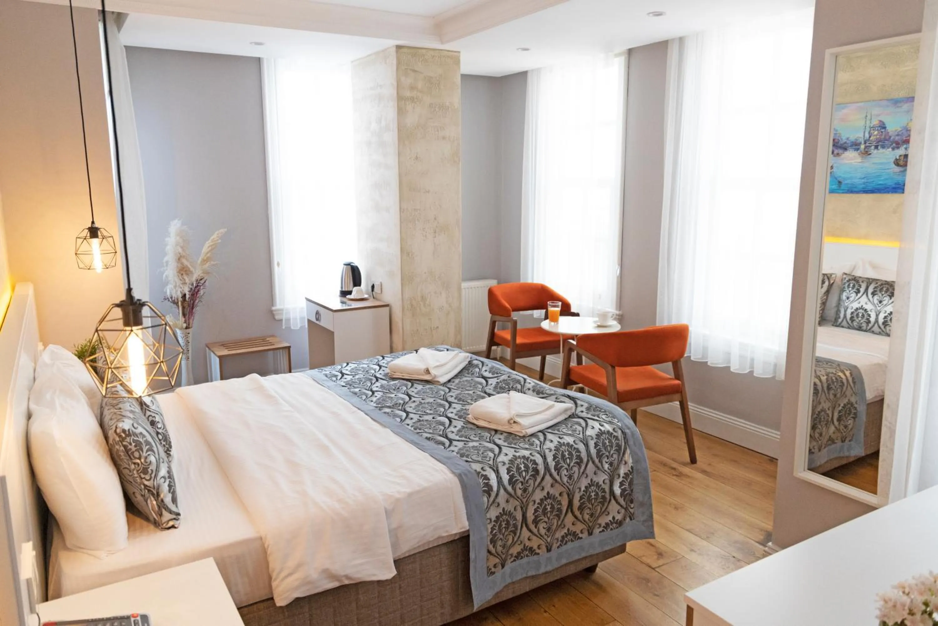 Photo of the whole room, Bed in Galata Door Hotel