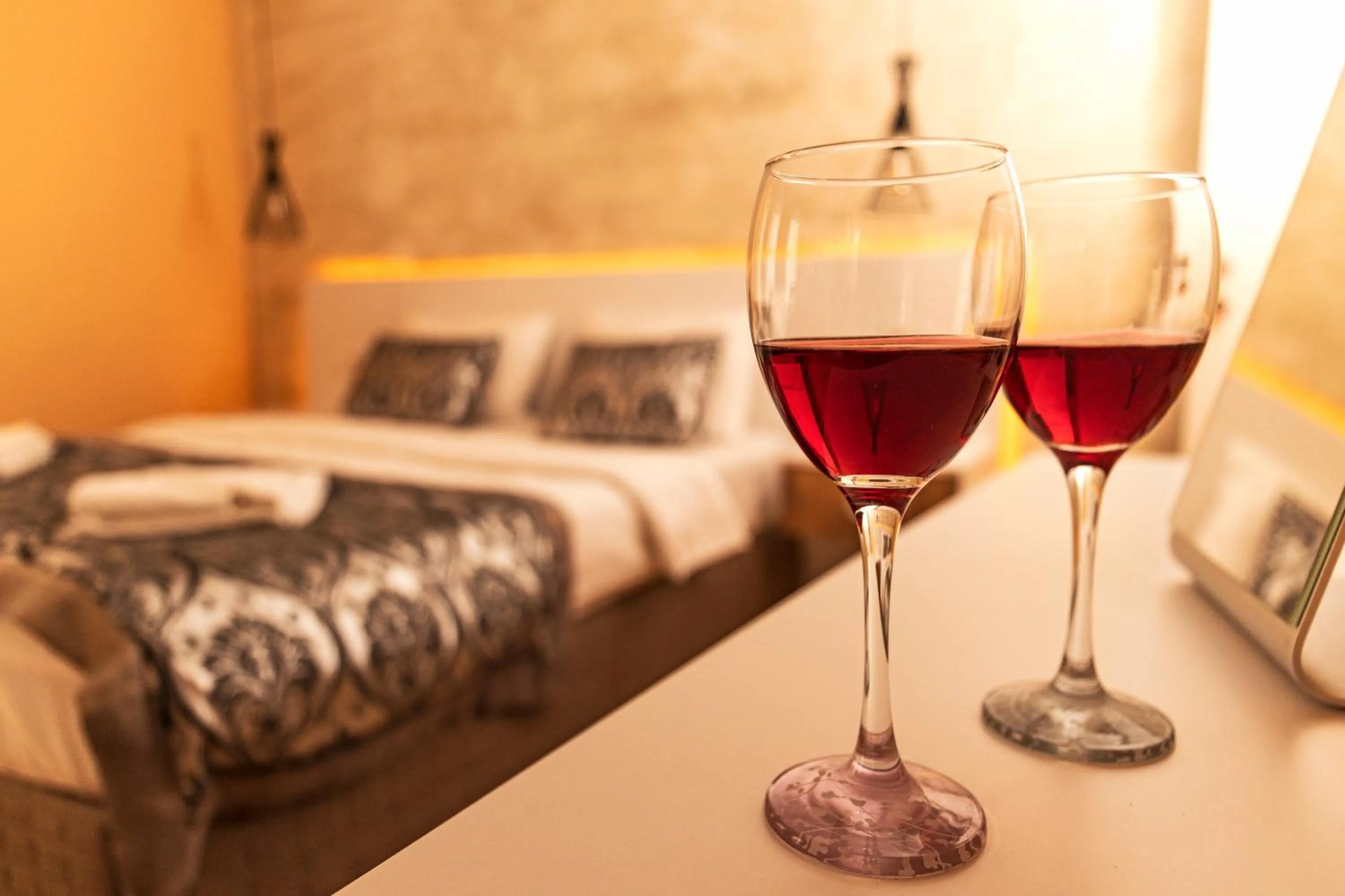 Drinks, Bed in Galata Door Hotel