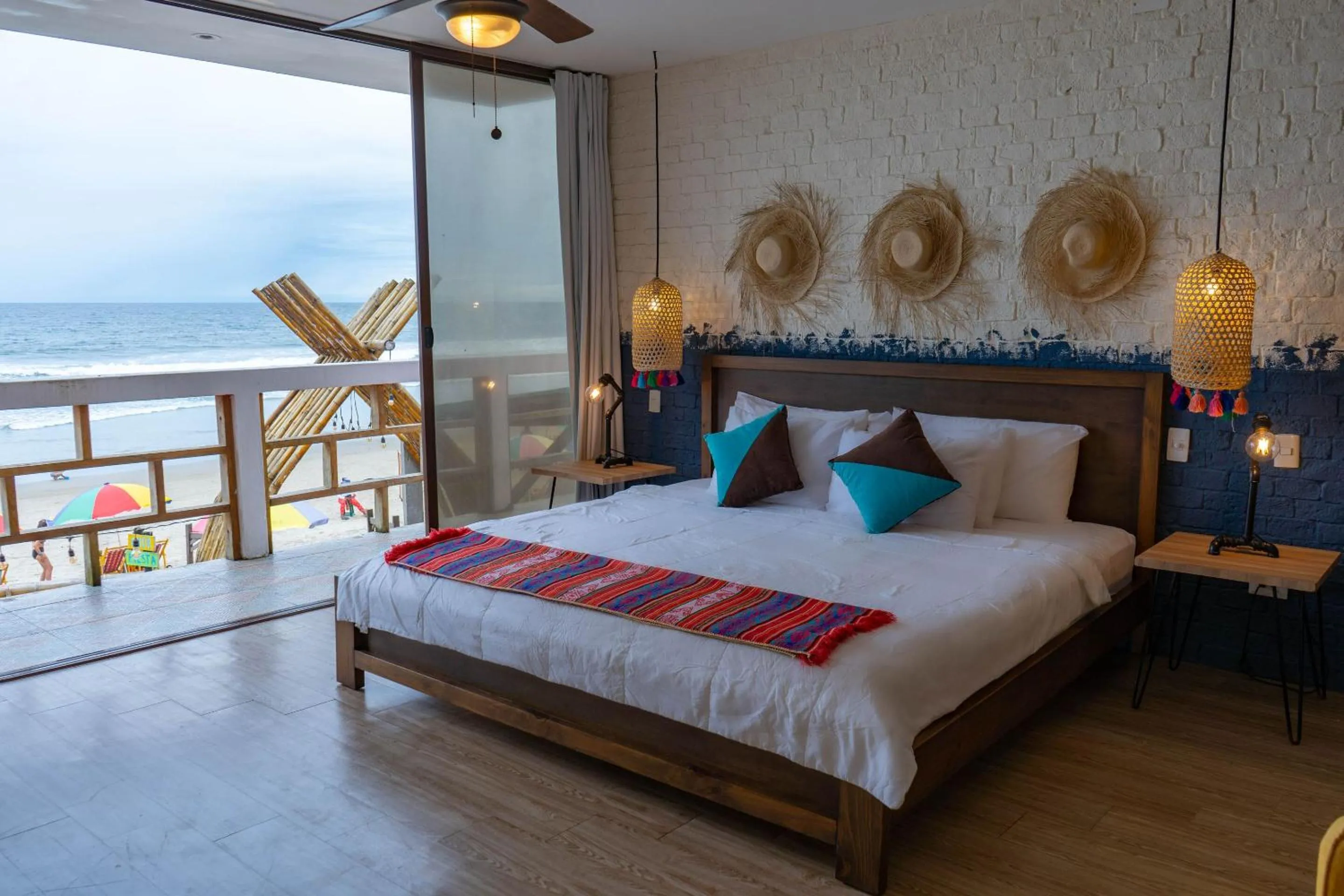 Bed in Slumber Party Montañita