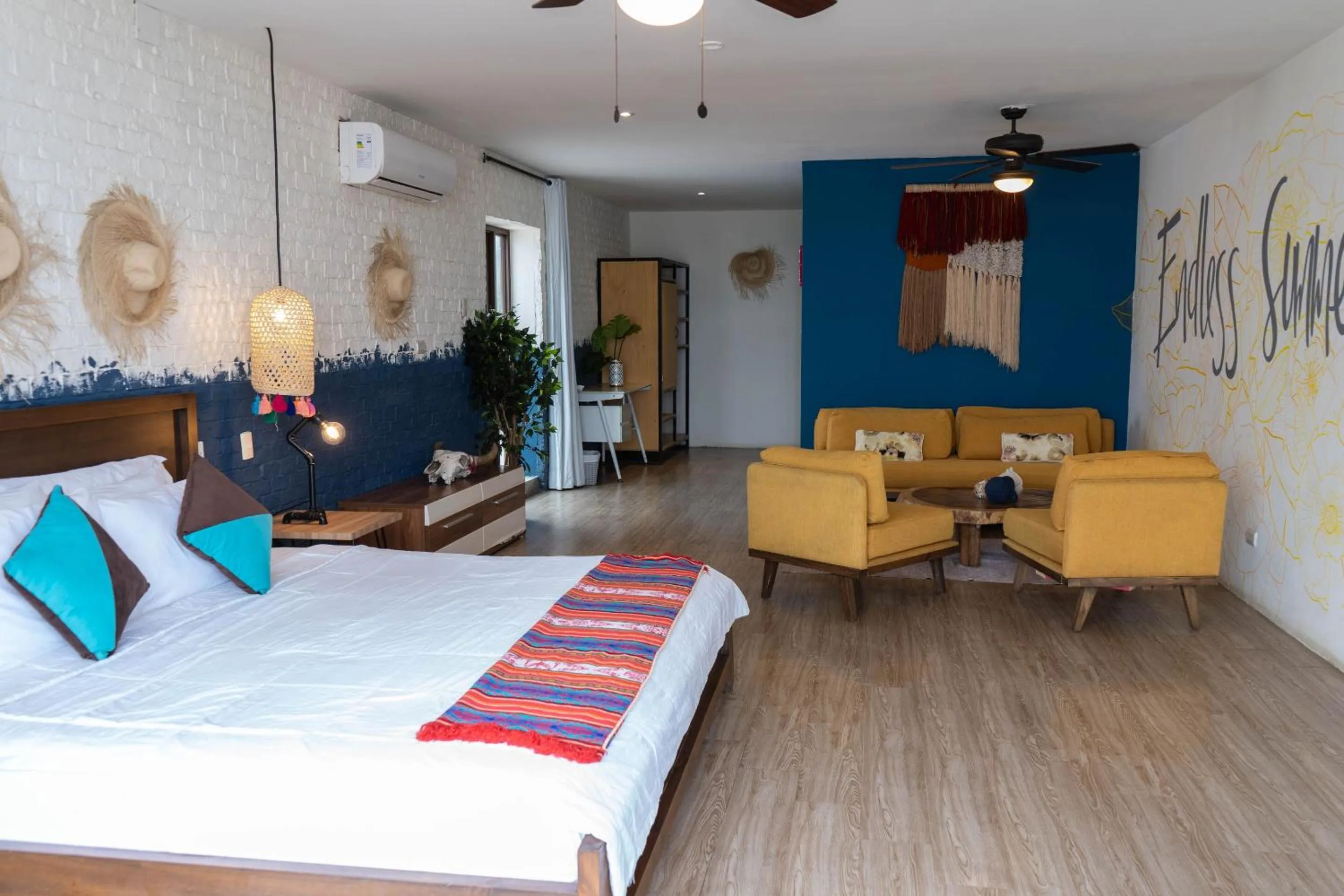 Bed in Slumber Party Montañita