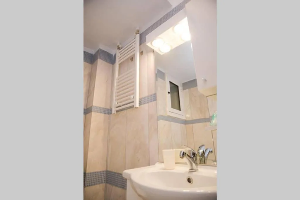 Strata deluxe Apt.(Must)