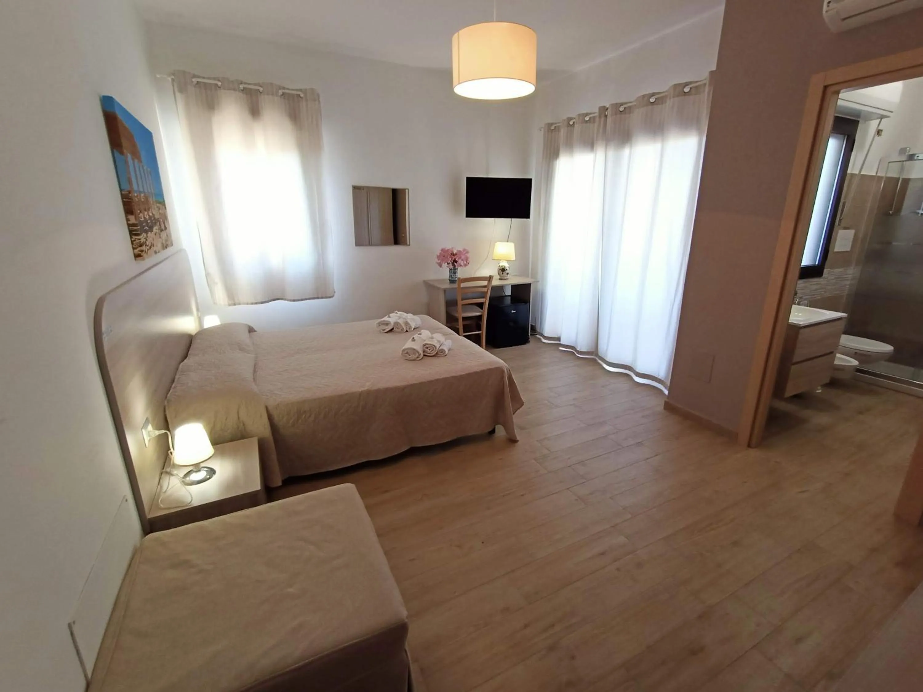 TV and multimedia, Bed in B&B Villa Sara Falconara