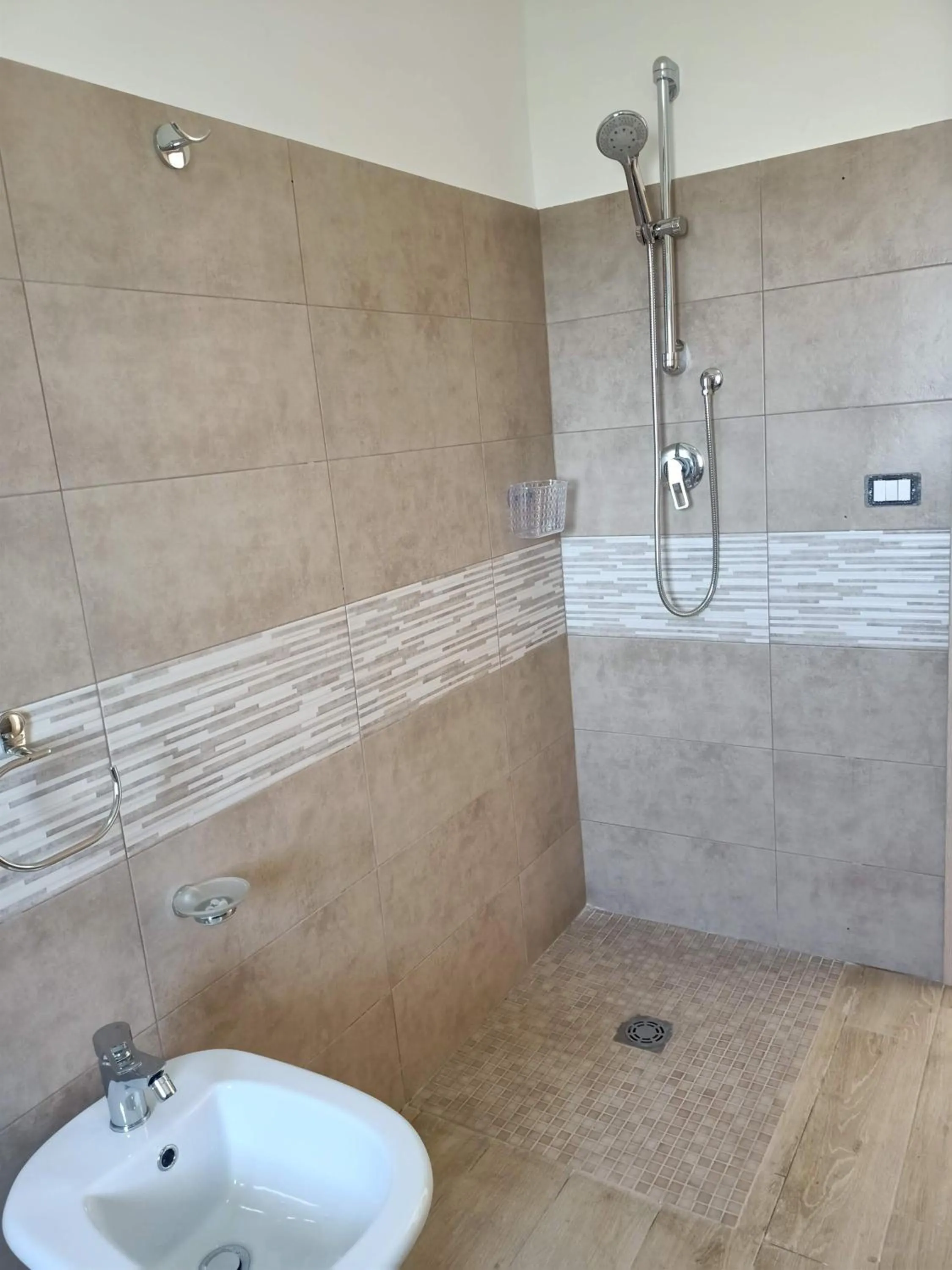 Shower in B&B Villa Sara Falconara