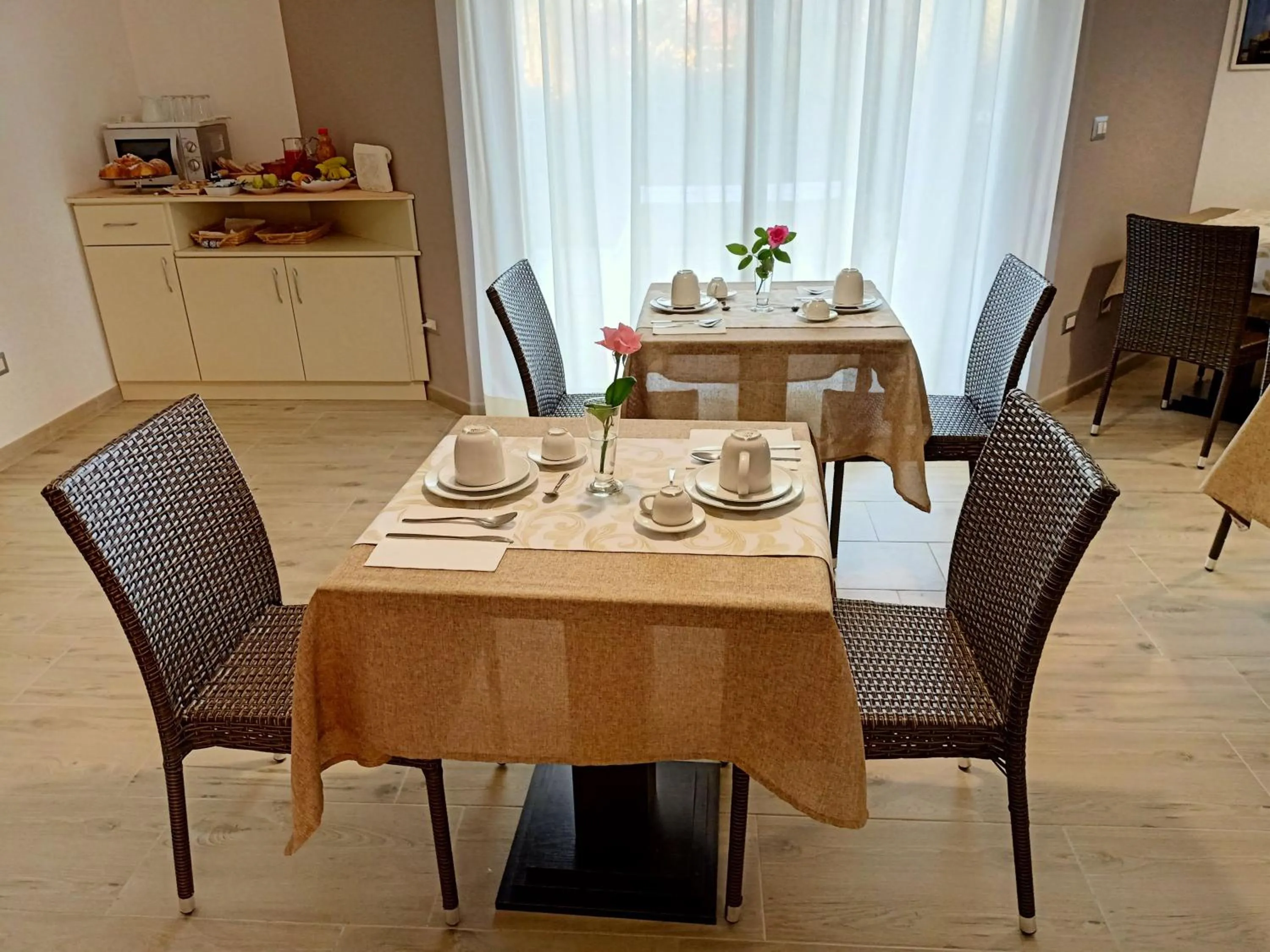 Dining area in B&B Villa Sara Falconara