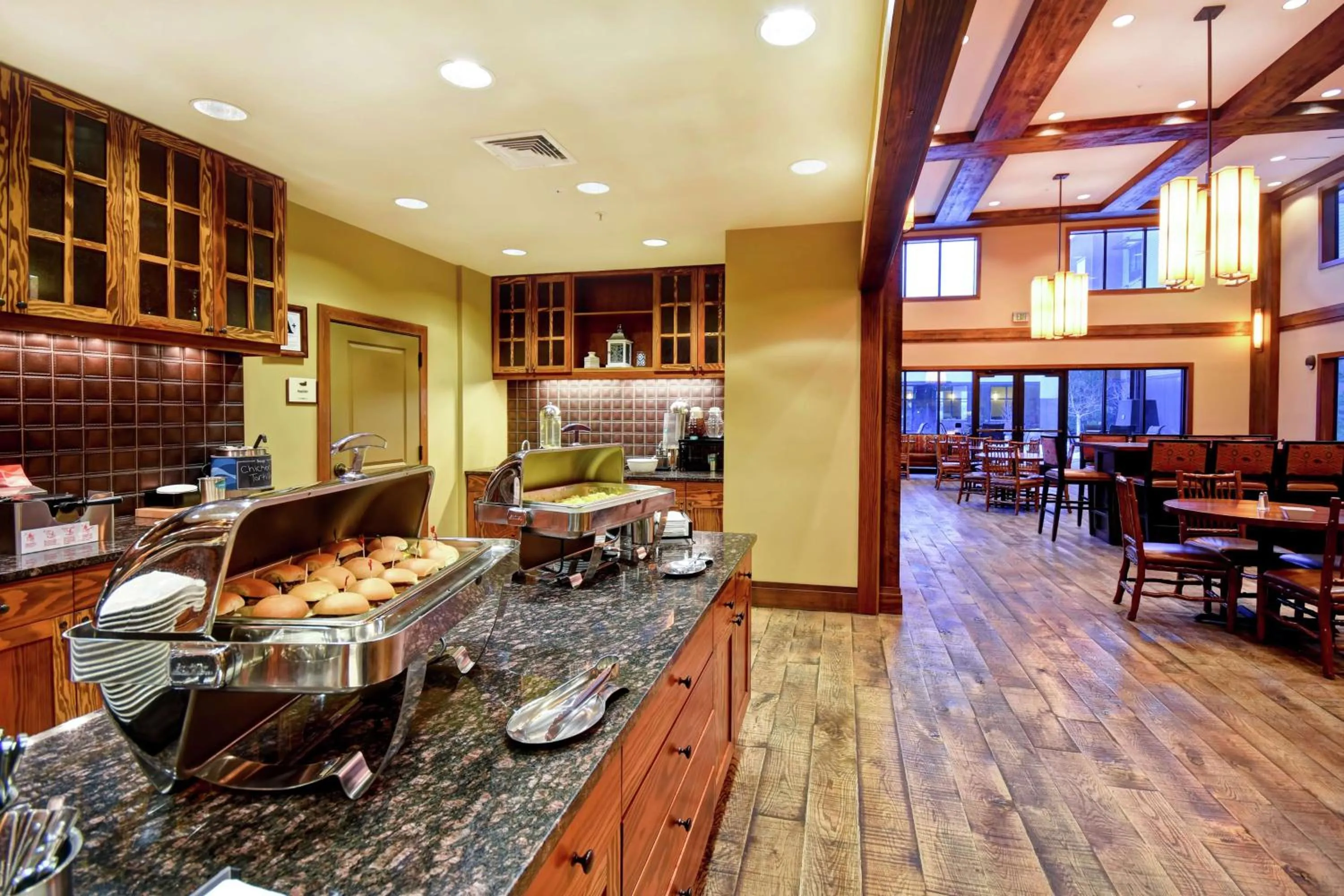 Dining area in Homewood Suites by Hilton Kalispell