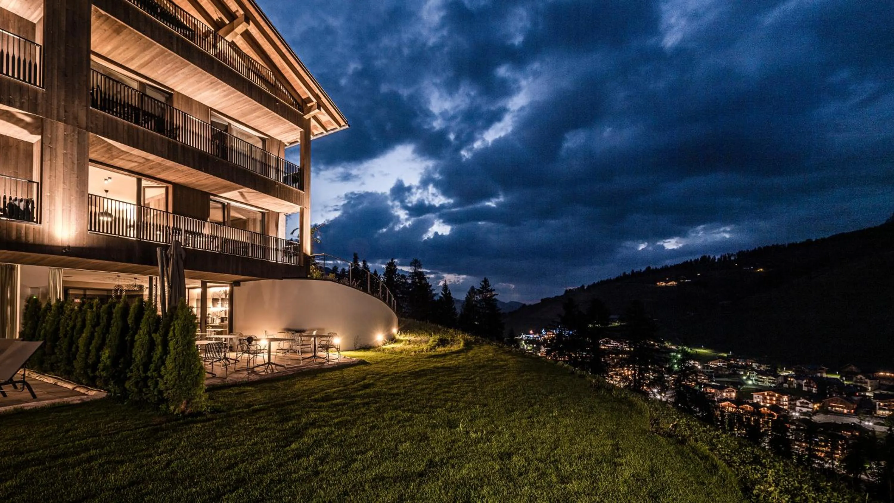 Property building in Surega - Idyllic Farmhouse