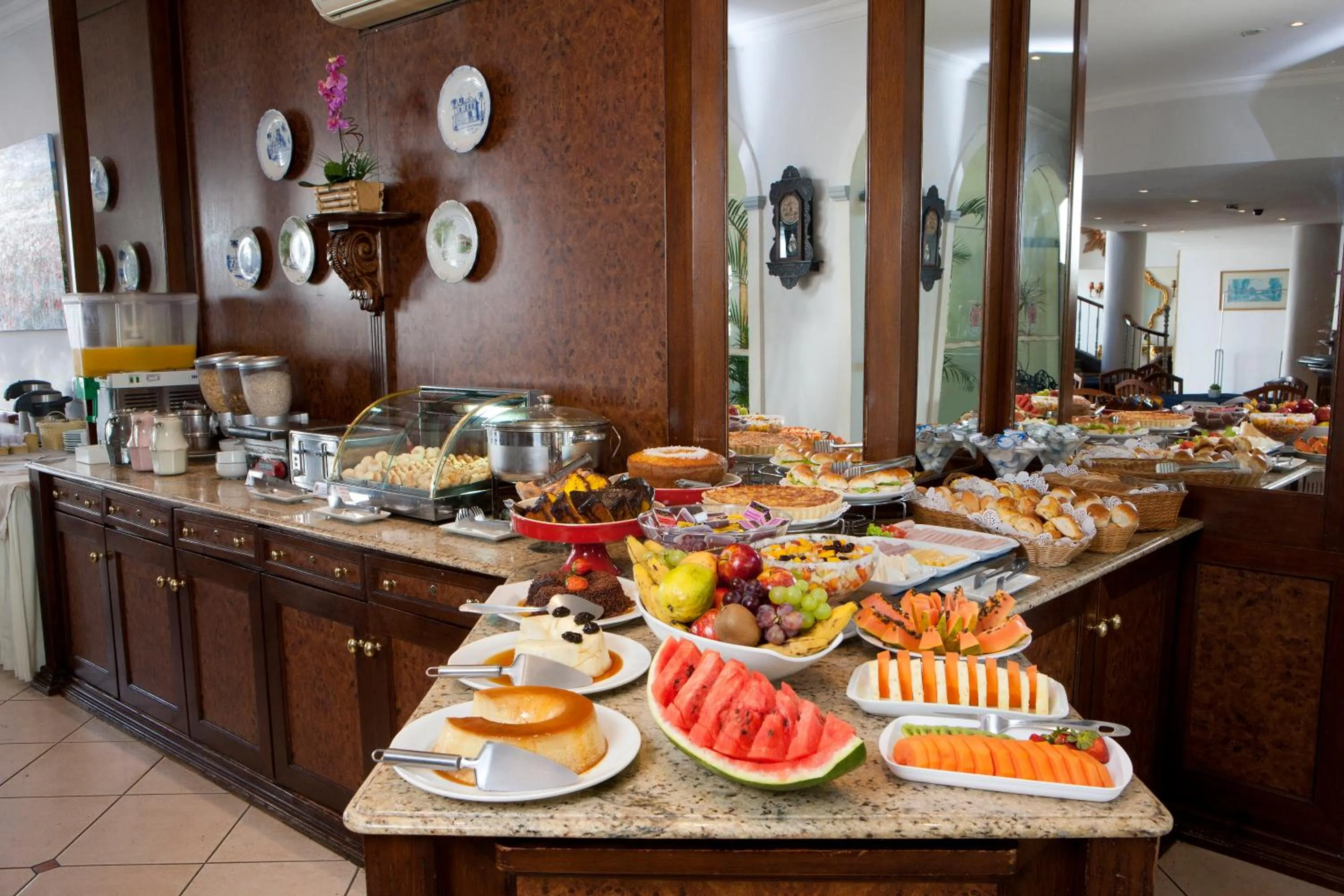 Buffet breakfast in Hotel Colonial Plaza