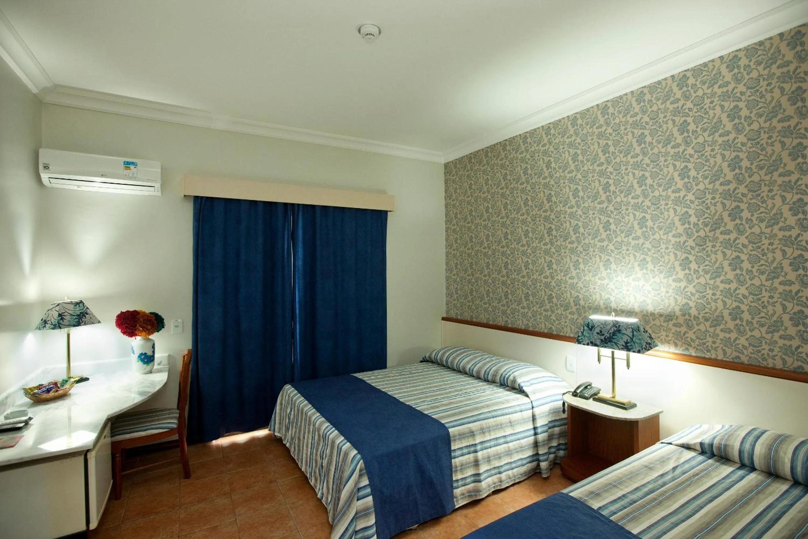 Bed in Hotel Colonial Plaza