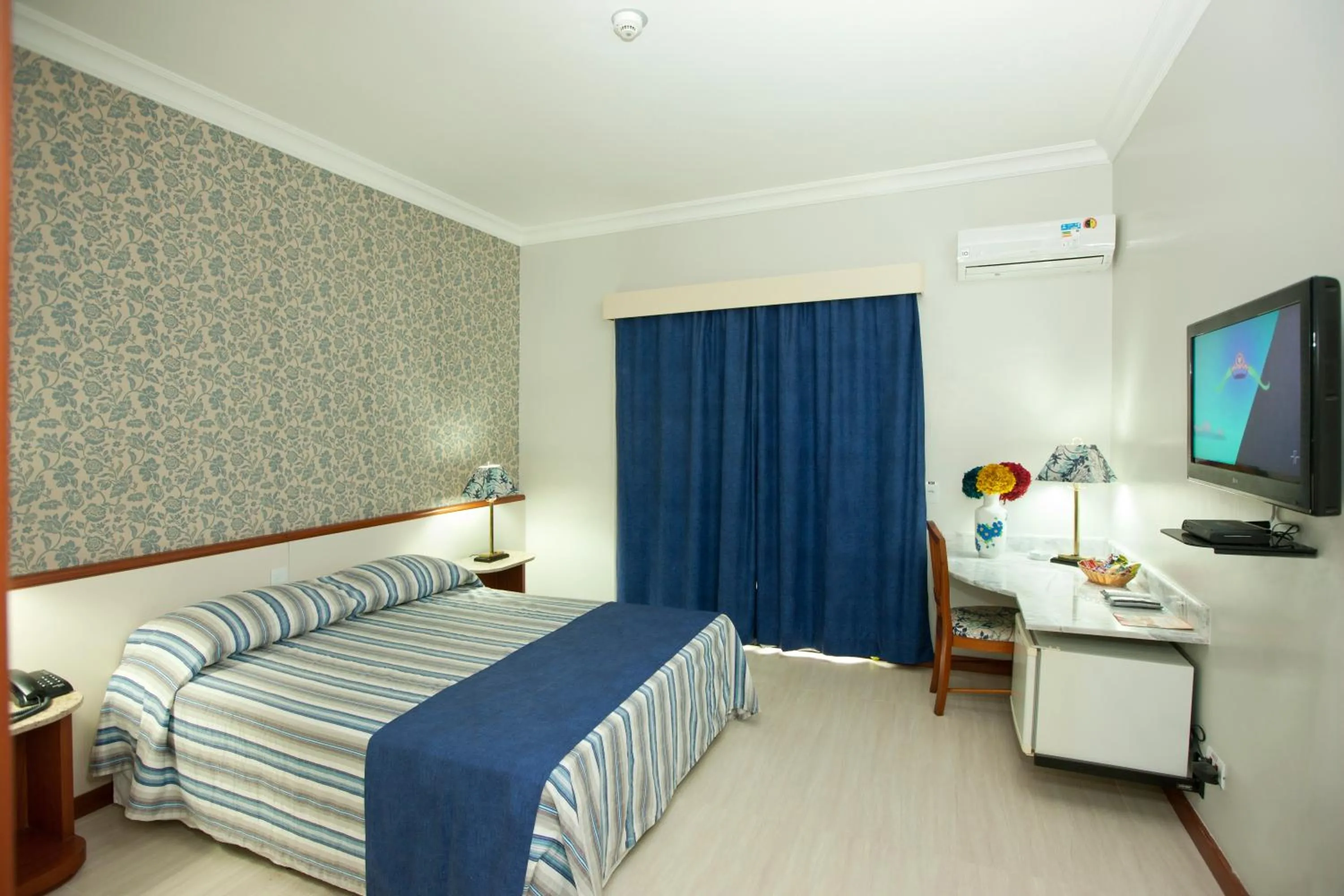 Bed in Hotel Colonial Plaza