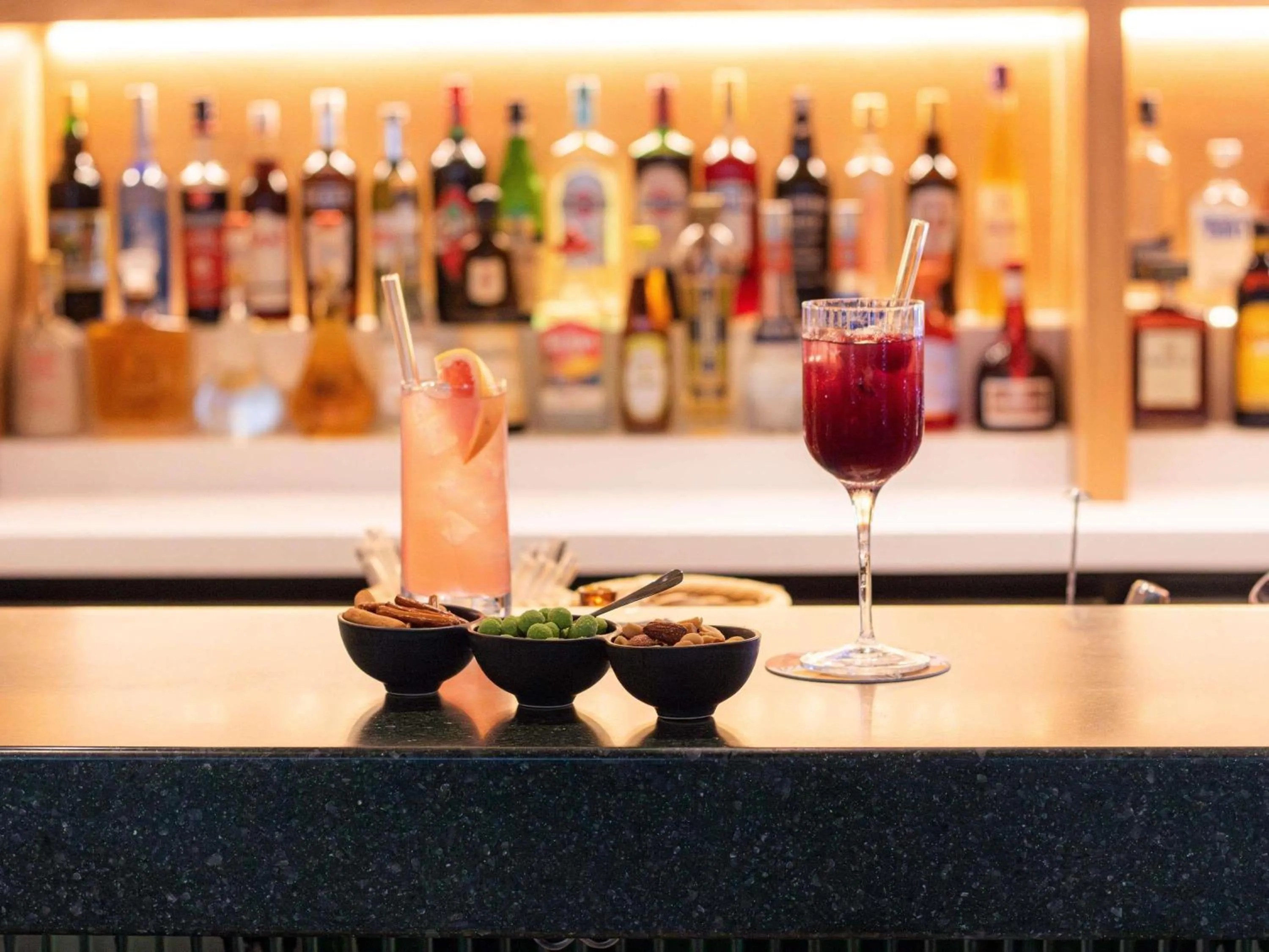 Lounge or bar in Novotel Zürich Airport Messe - newly renovated