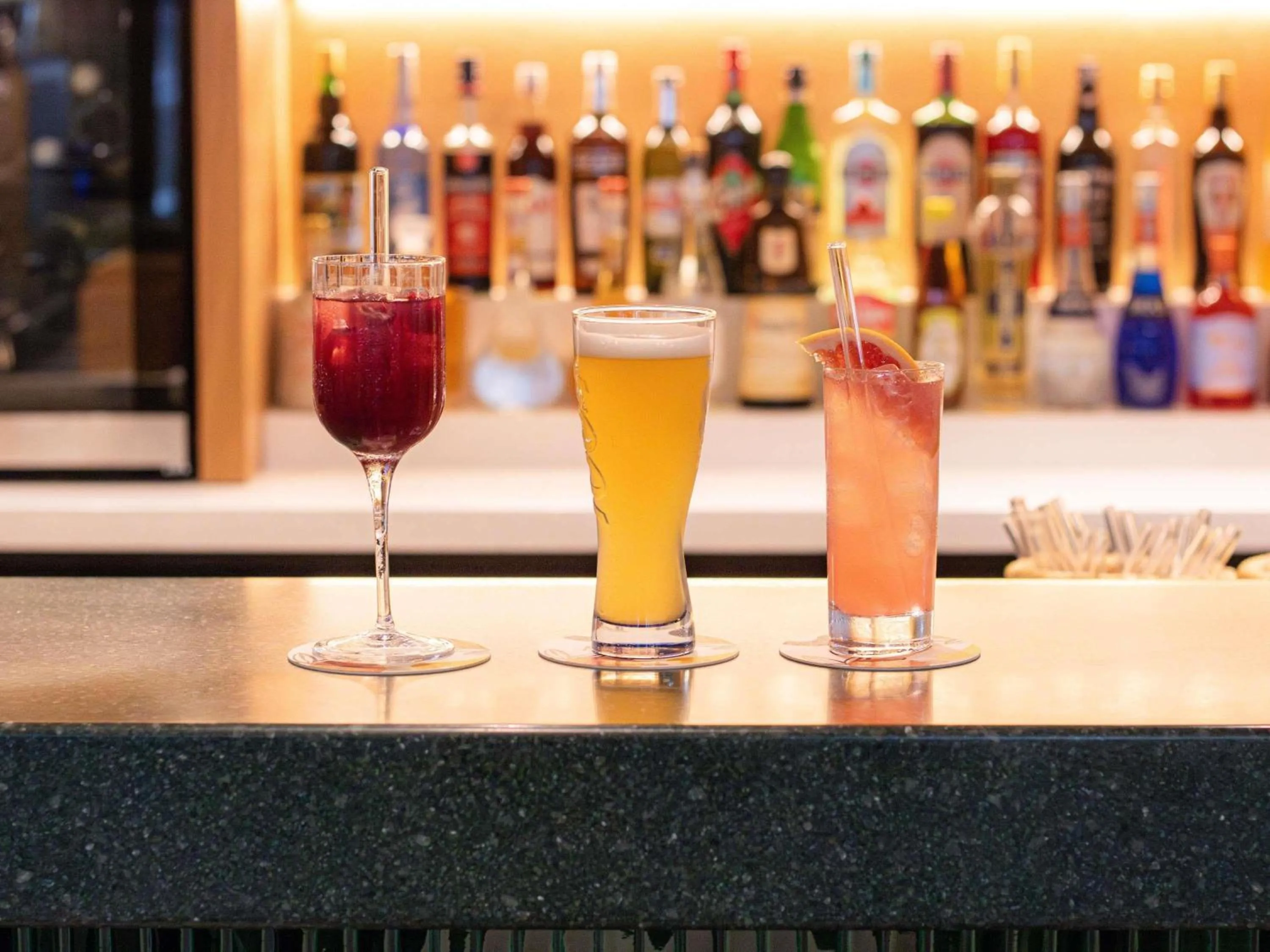 Lounge or bar in Novotel Zürich Airport Messe - newly renovated