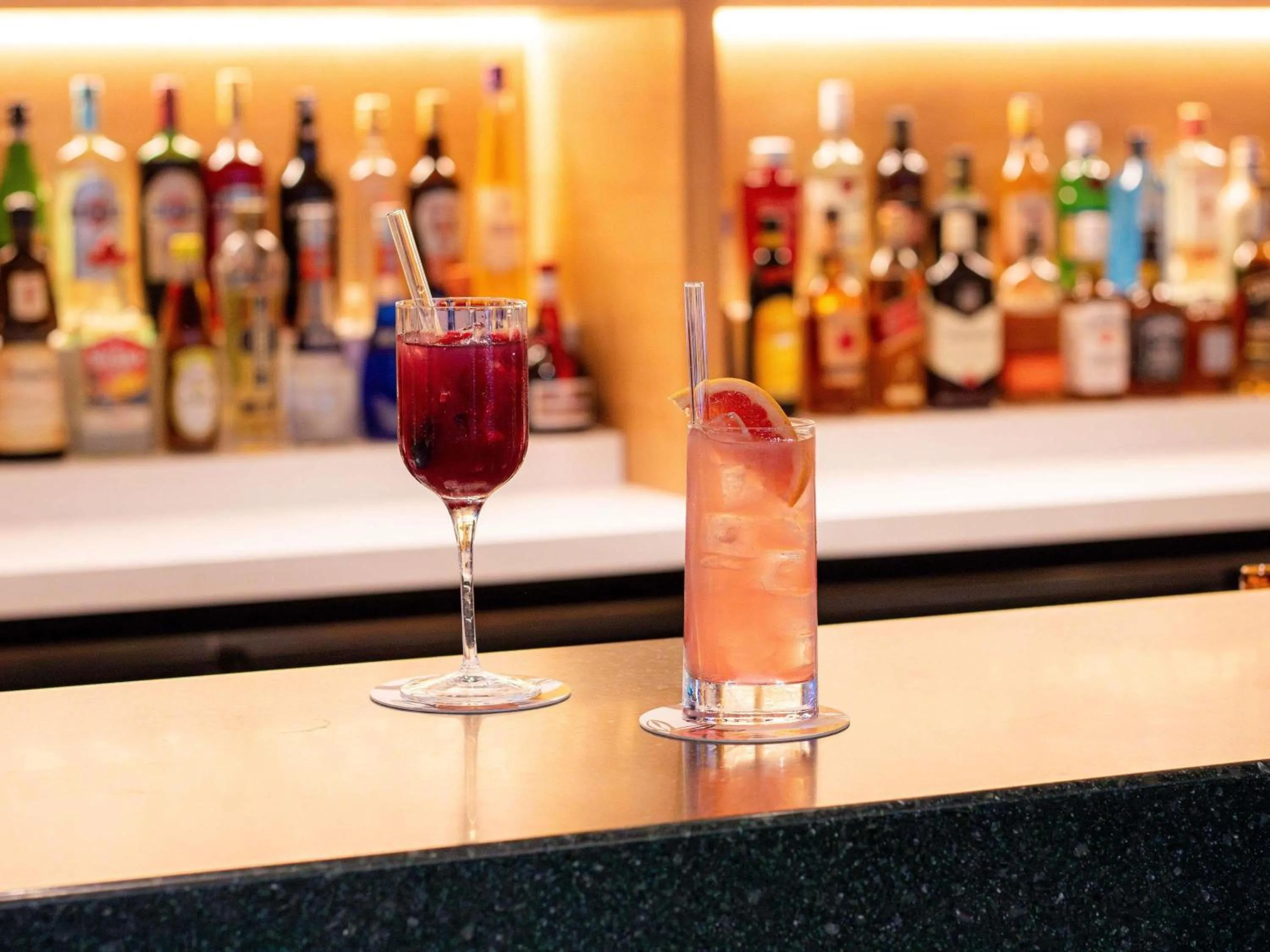 Lounge or bar in Novotel Zürich Airport Messe - newly renovated