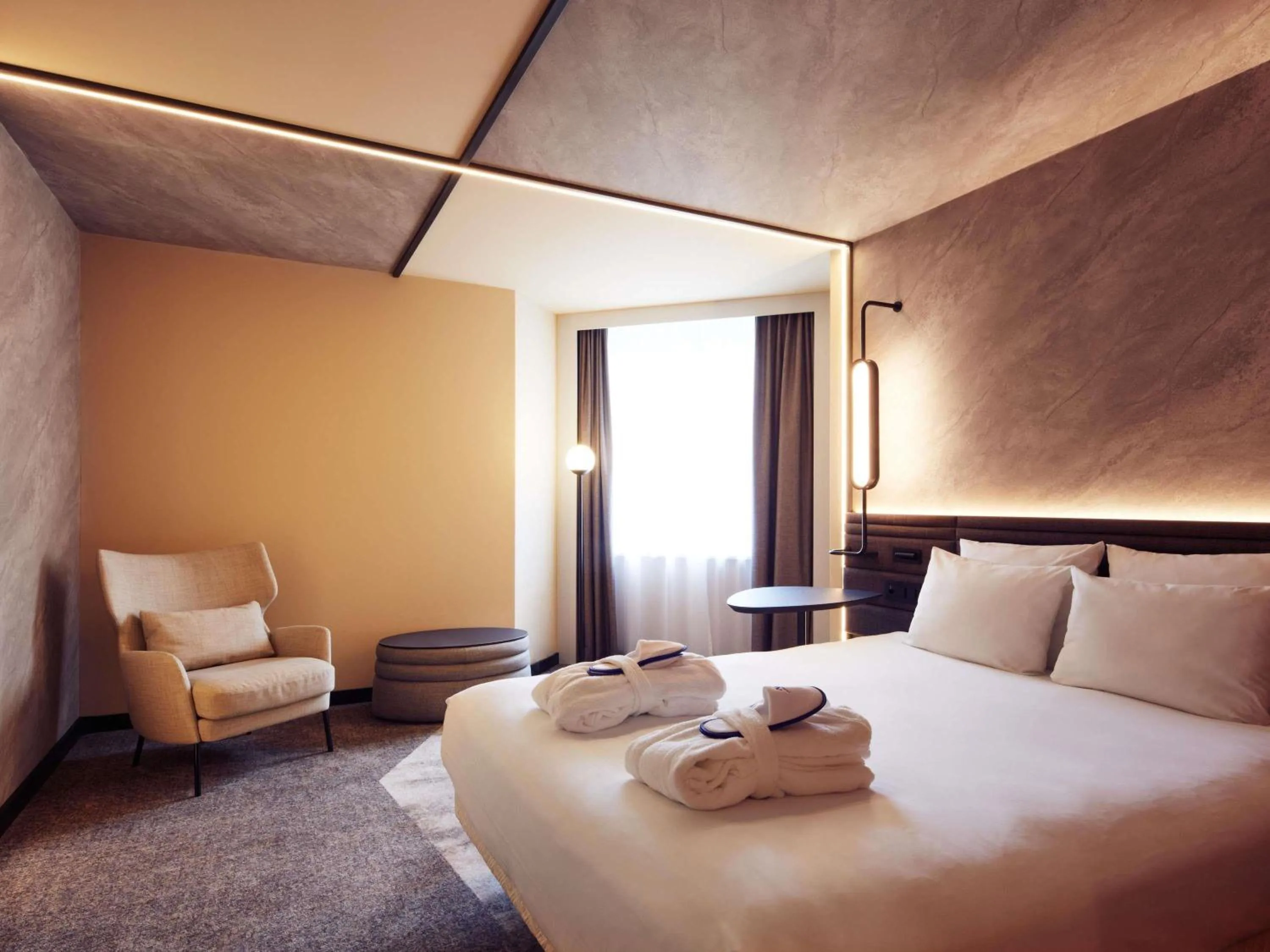 Bedroom, Bed in Novotel Zürich Airport Messe - newly renovated