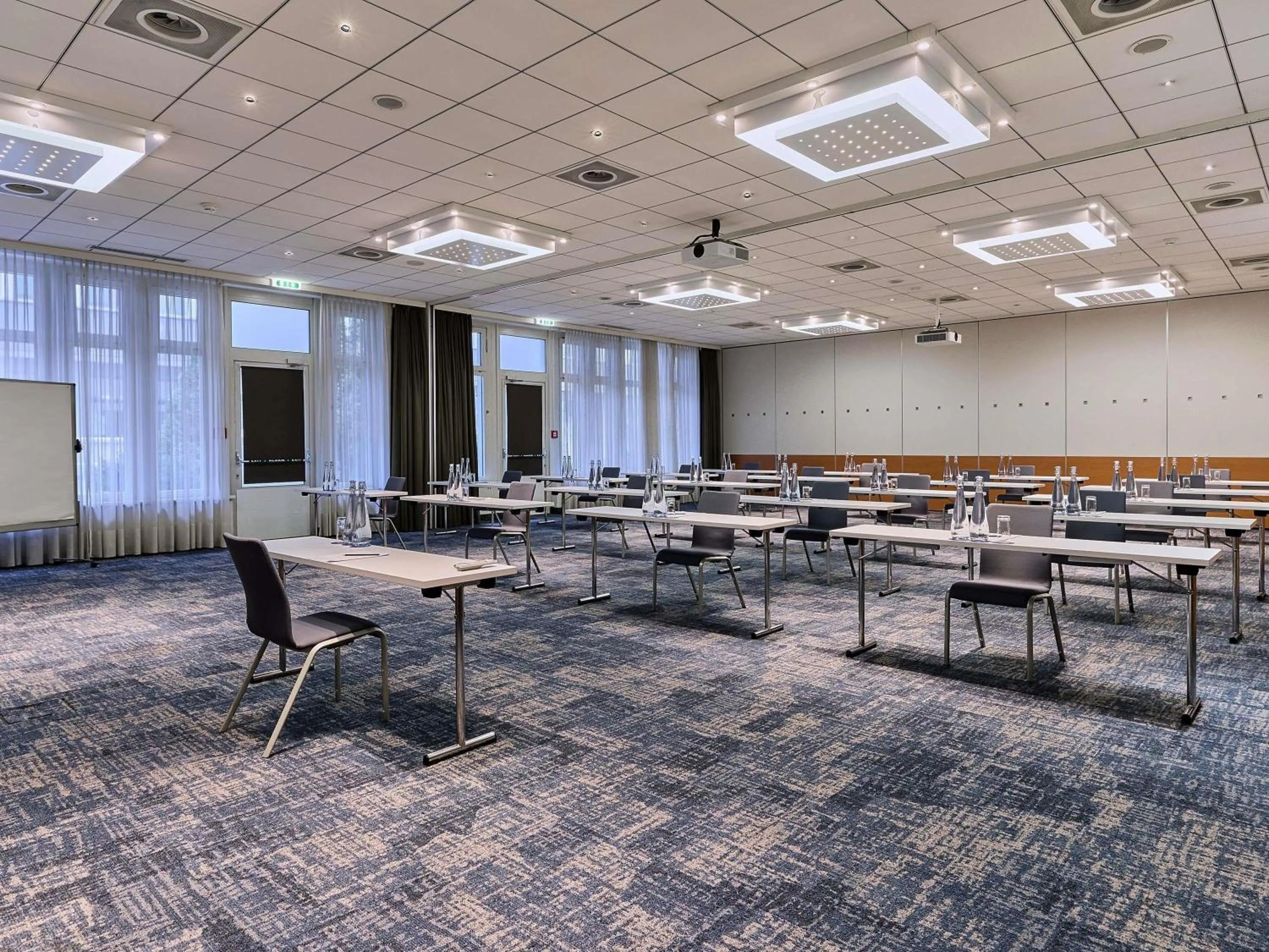 Meeting/conference room in Novotel Zürich Airport Messe - newly renovated