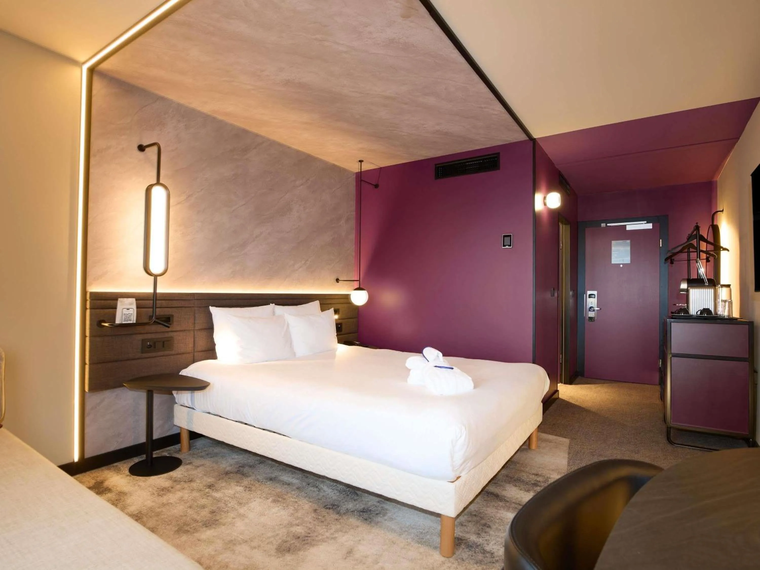 Bedroom, Bed in Novotel Zürich Airport Messe - newly renovated