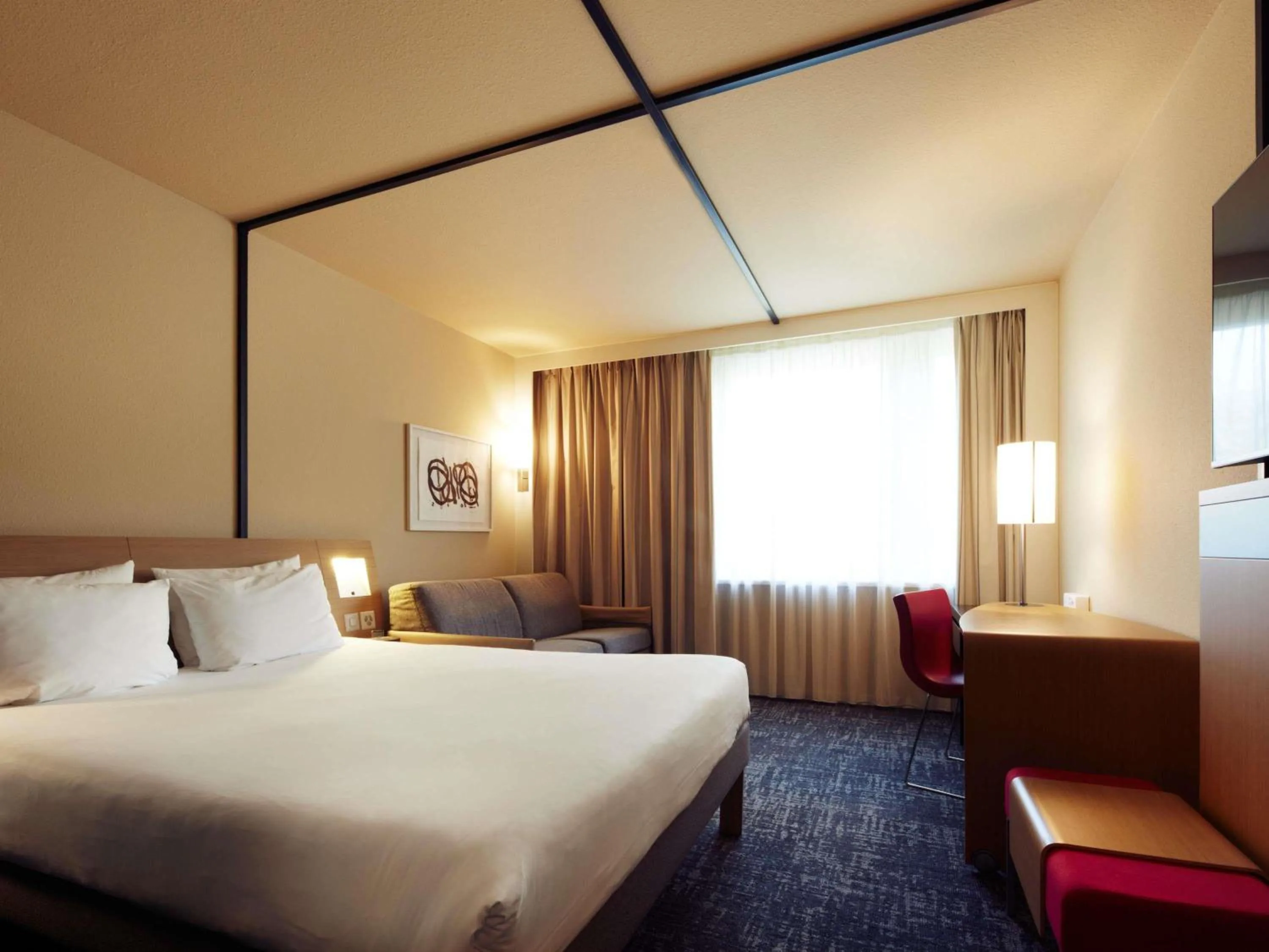 Bedroom, Bed in Novotel Zürich Airport Messe - newly renovated