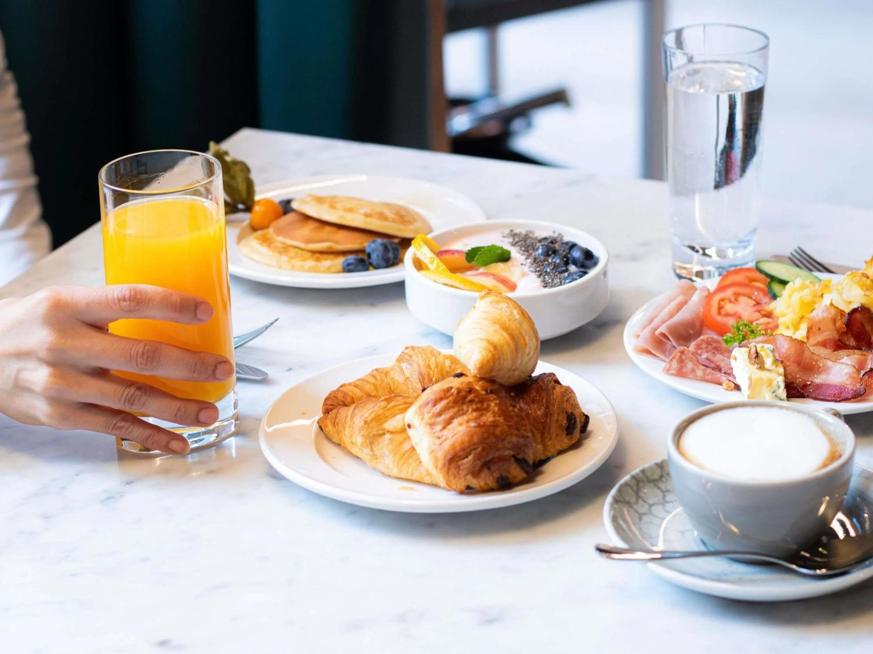 Restaurant/places to eat in Novotel Zürich Airport Messe - newly renovated