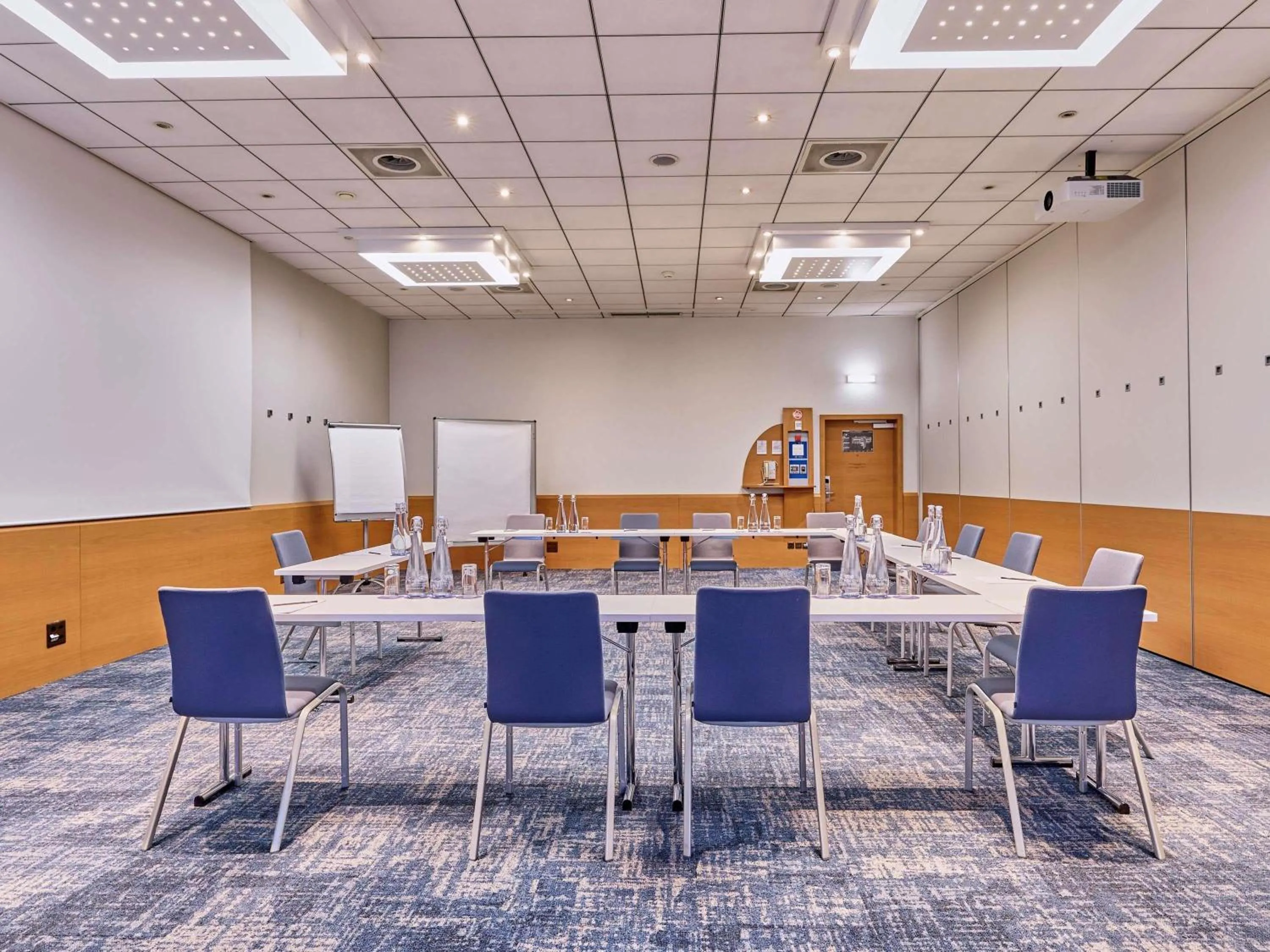 Meeting/conference room in Novotel Zürich Airport Messe - newly renovated