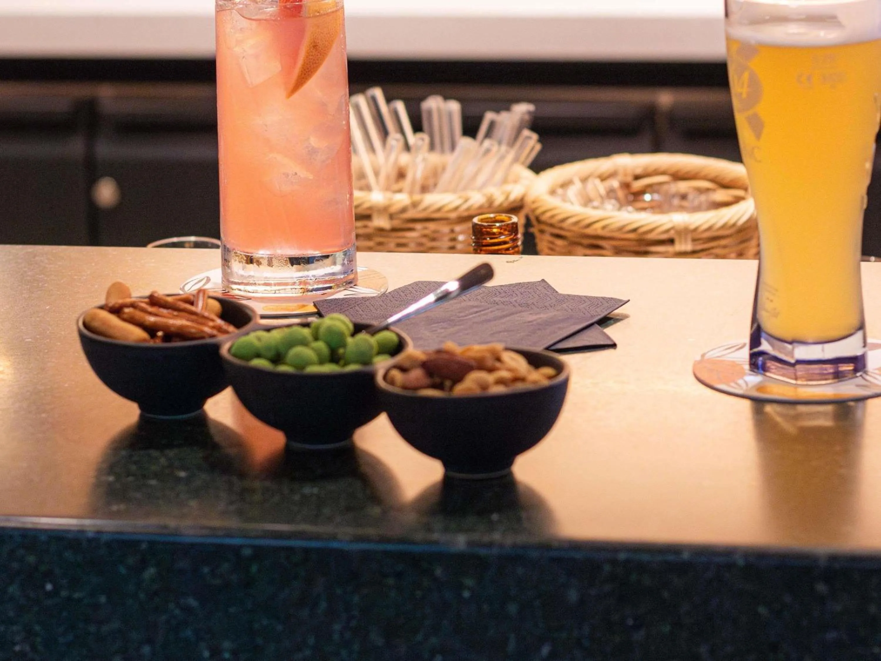 Lounge or bar in Novotel Zürich Airport Messe - newly renovated