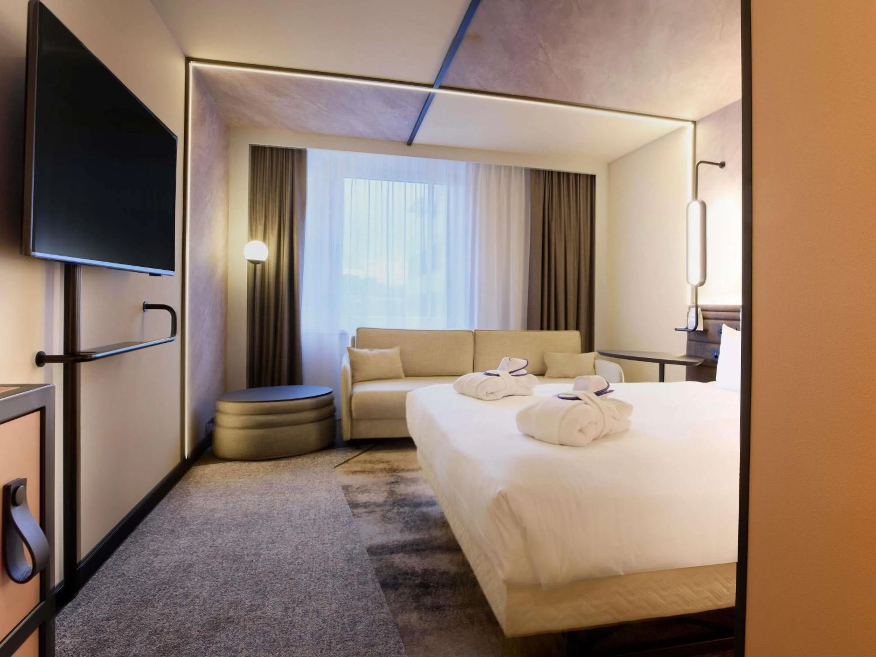 Bedroom, Bed in Novotel Zürich Airport Messe - newly renovated