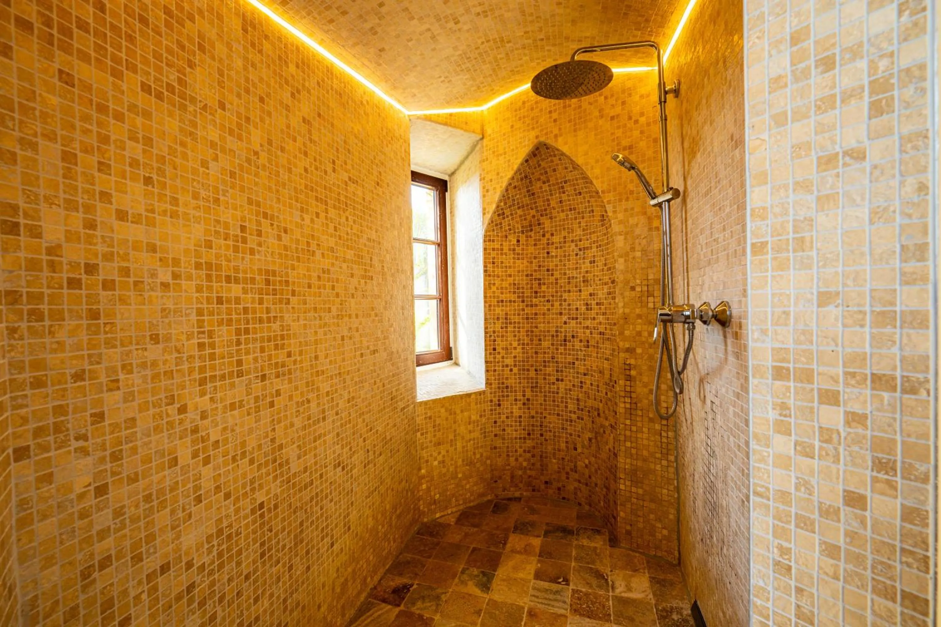 Shower in Schloss Arenfels