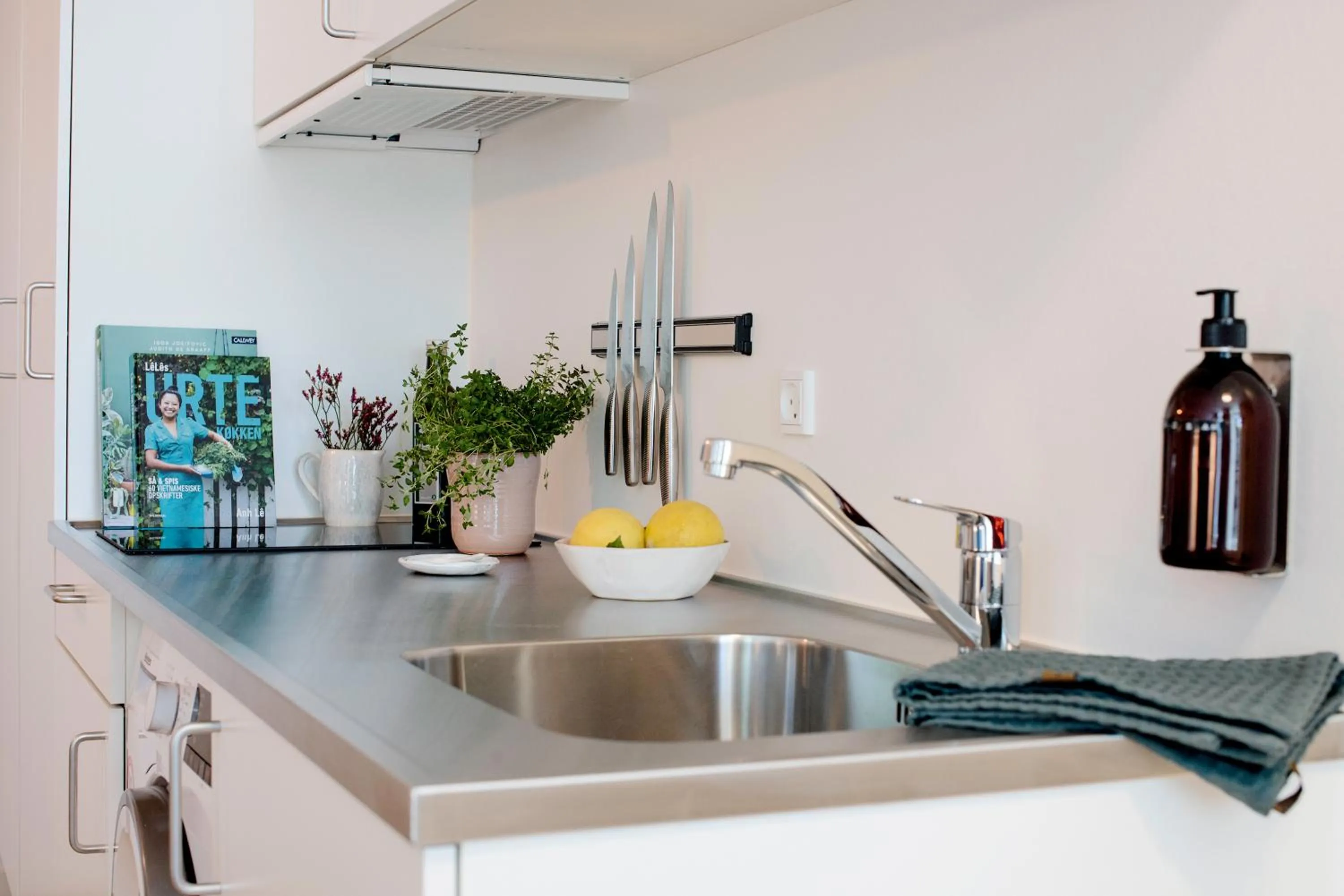 Kitchen or kitchenette in STUDIO1A Hotel Apartments