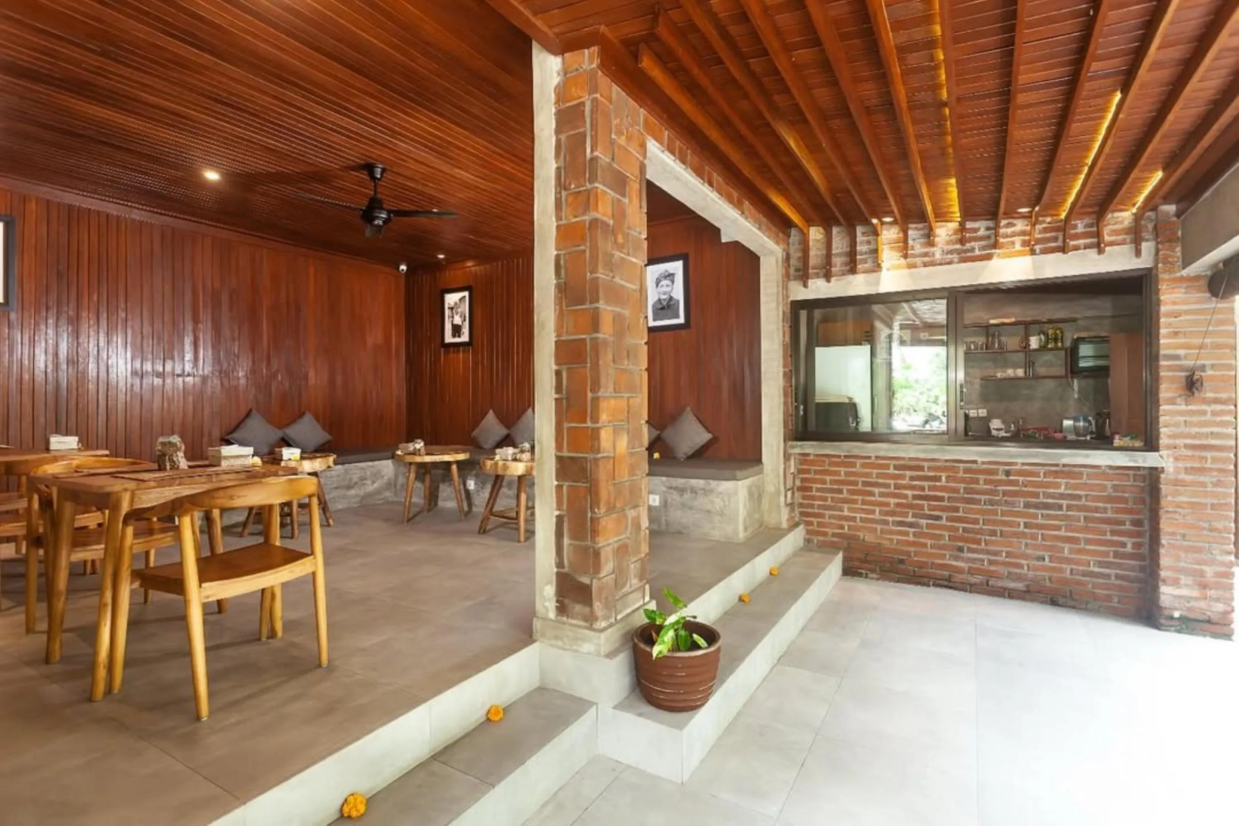 Restaurant/places to eat in Santris Villas by GenuineHost