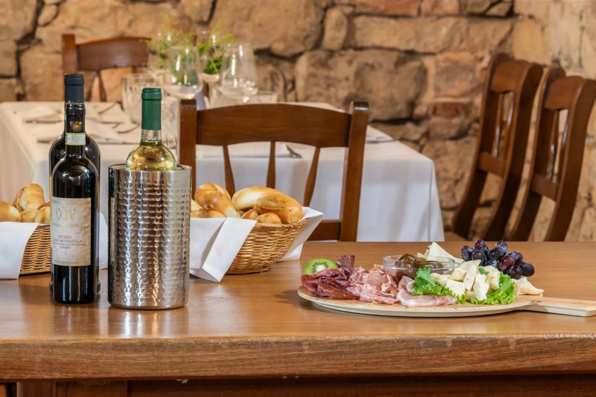 Restaurant/places to eat in Kona Hotel Verona by Kleos Group Collection