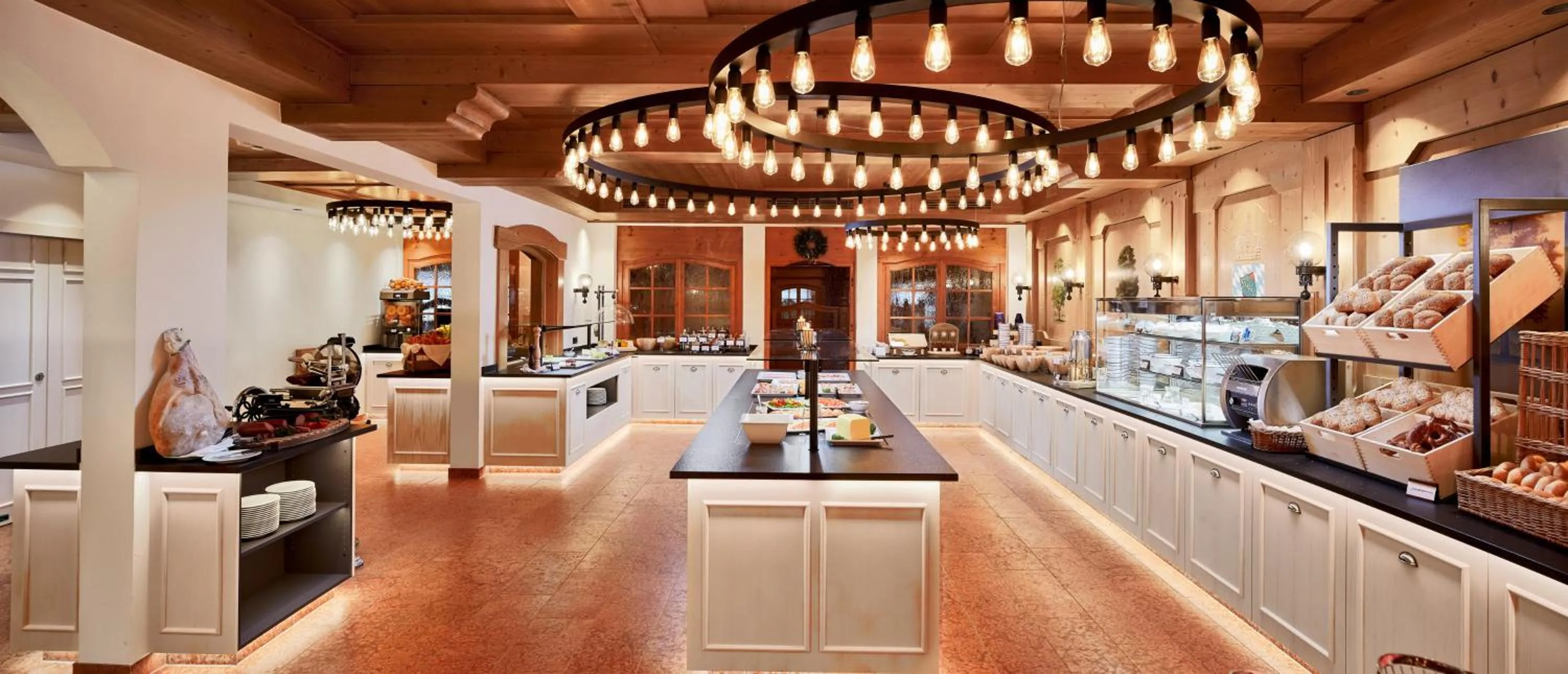 Restaurant/places to eat in Das König Ludwig Inspiration SPA