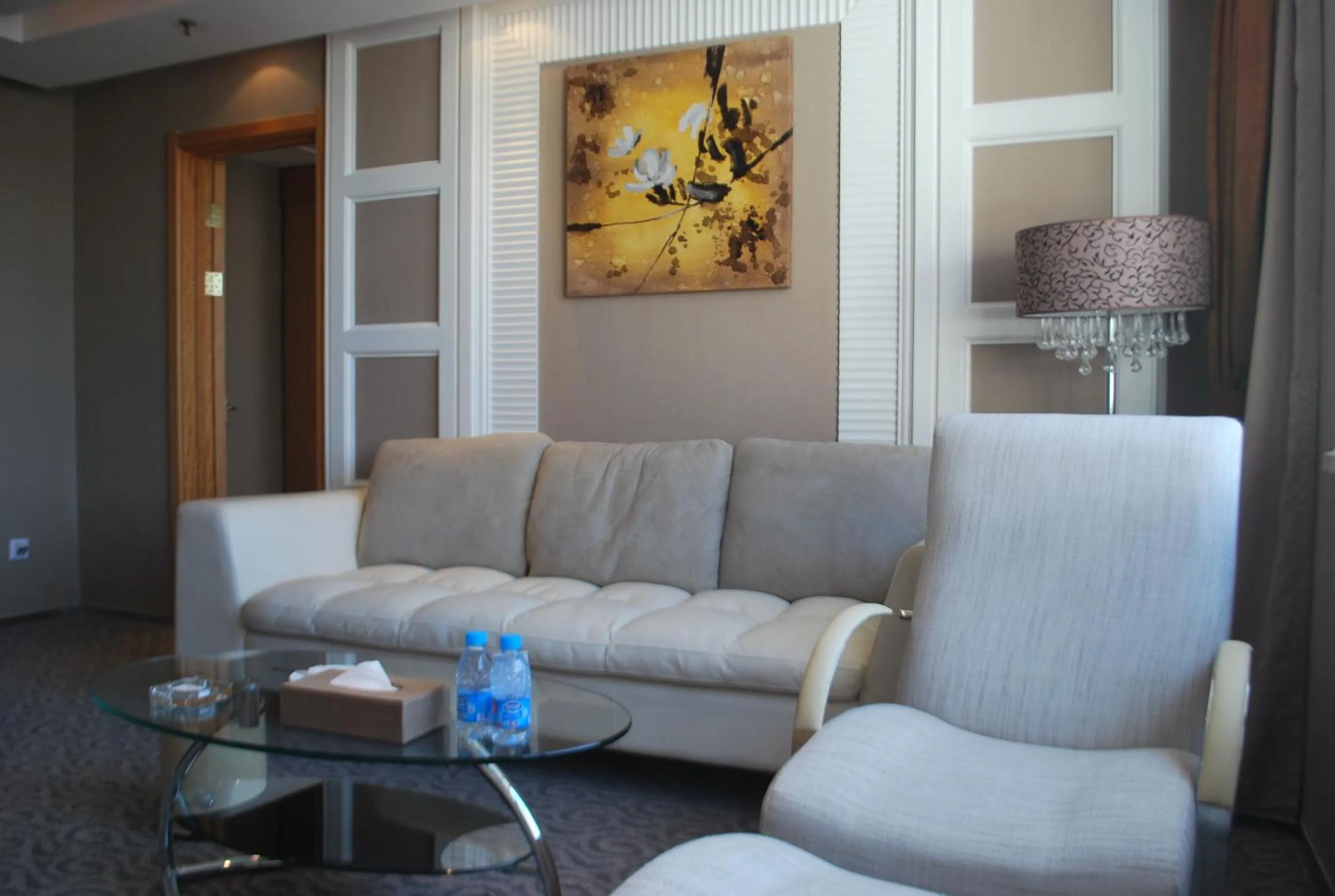 Living room in The Center Hotel Weihai