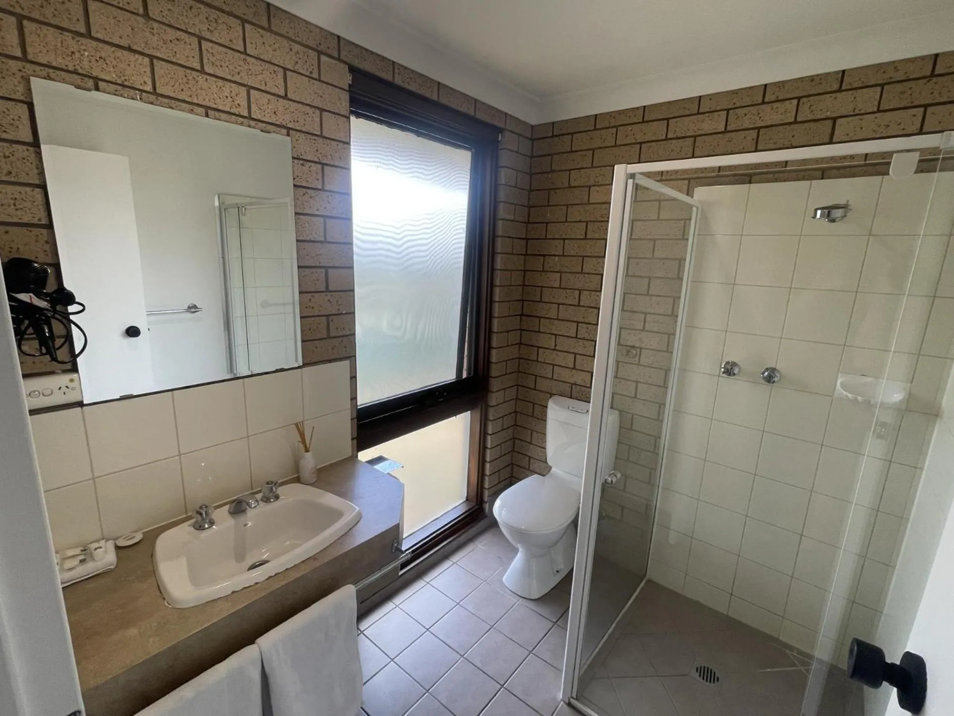 Bathroom in Albury Allawa Motor Inn