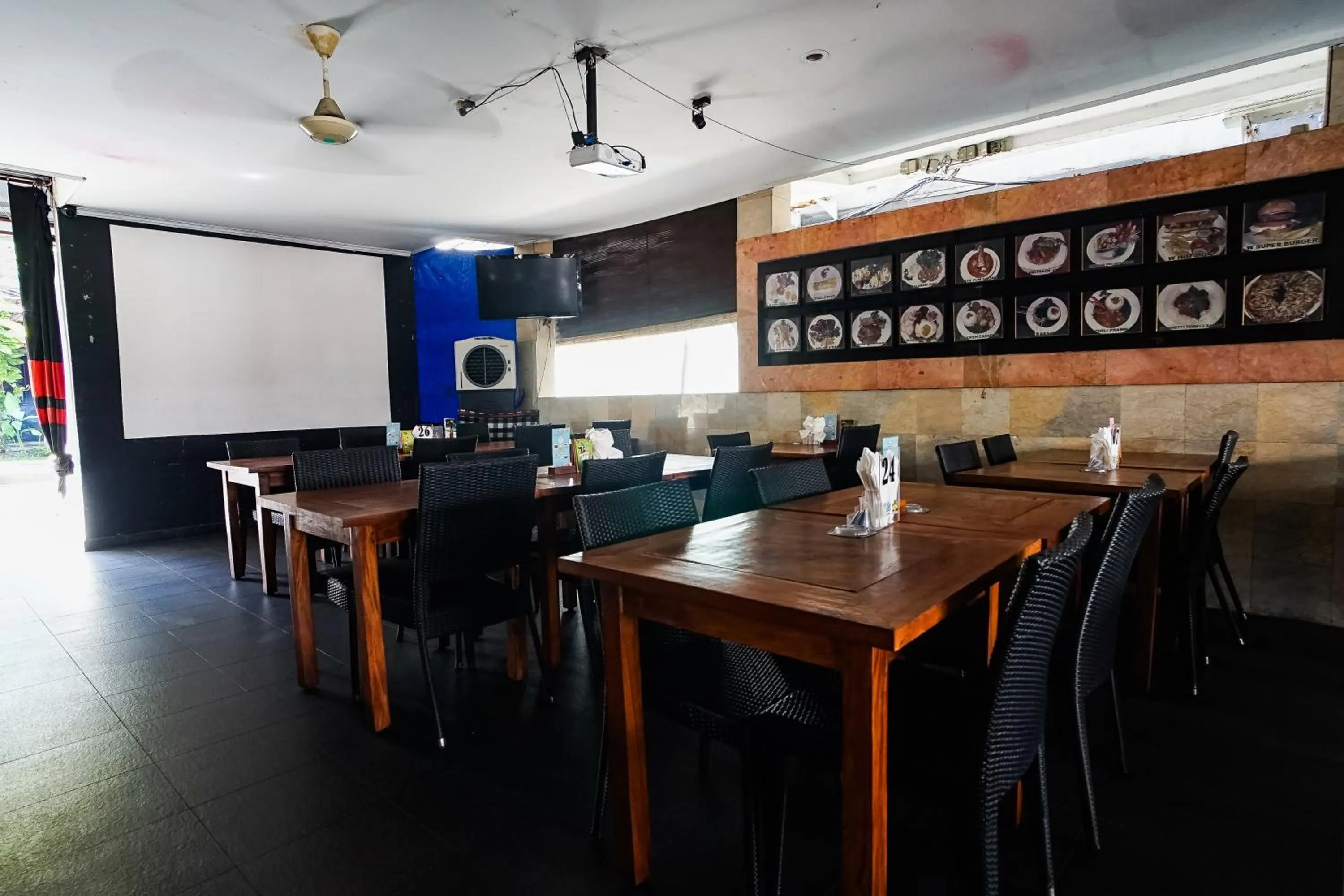 Restaurant/places to eat in Taman Ayu Legian Hotel