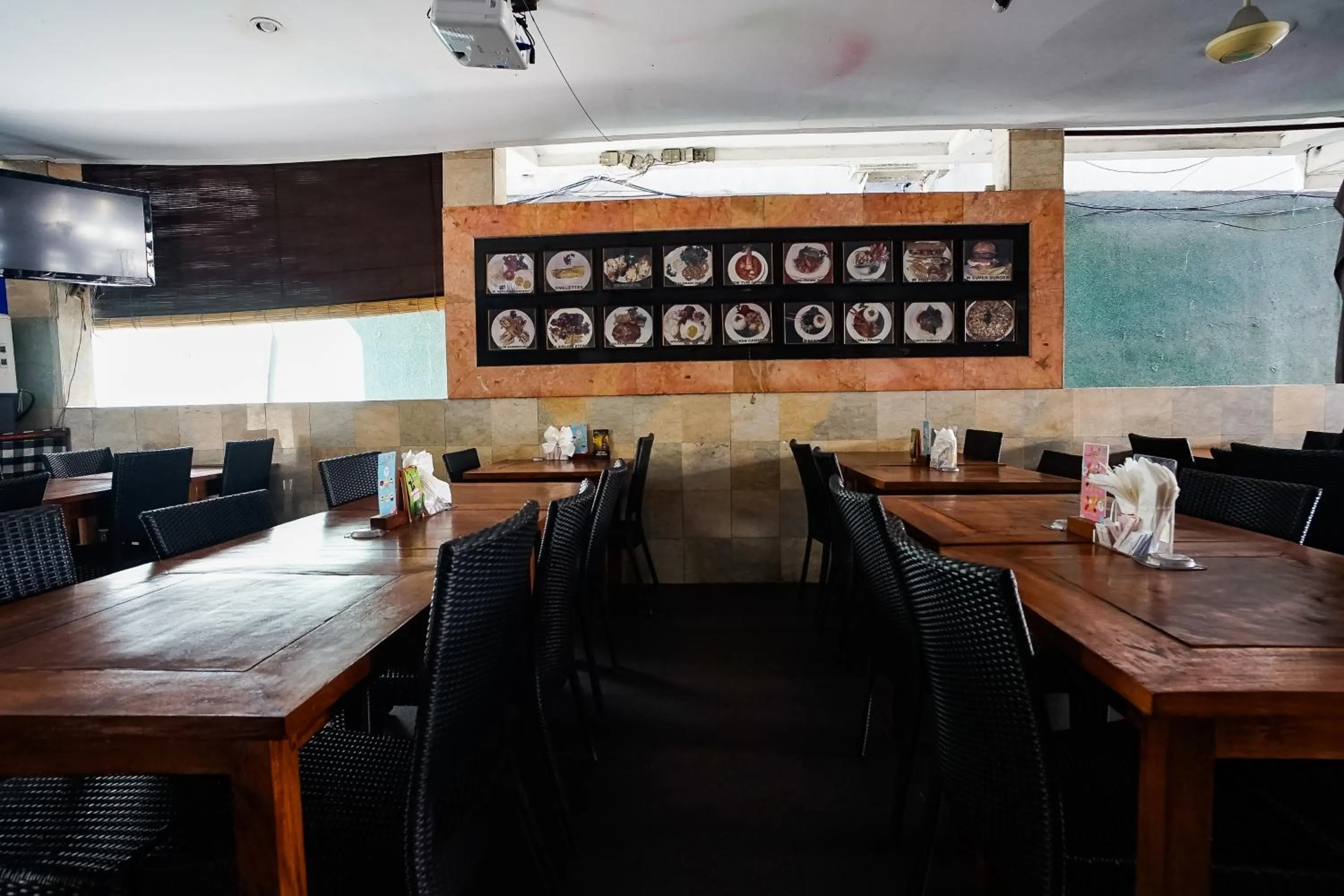 Restaurant/places to eat in Taman Ayu Legian Hotel