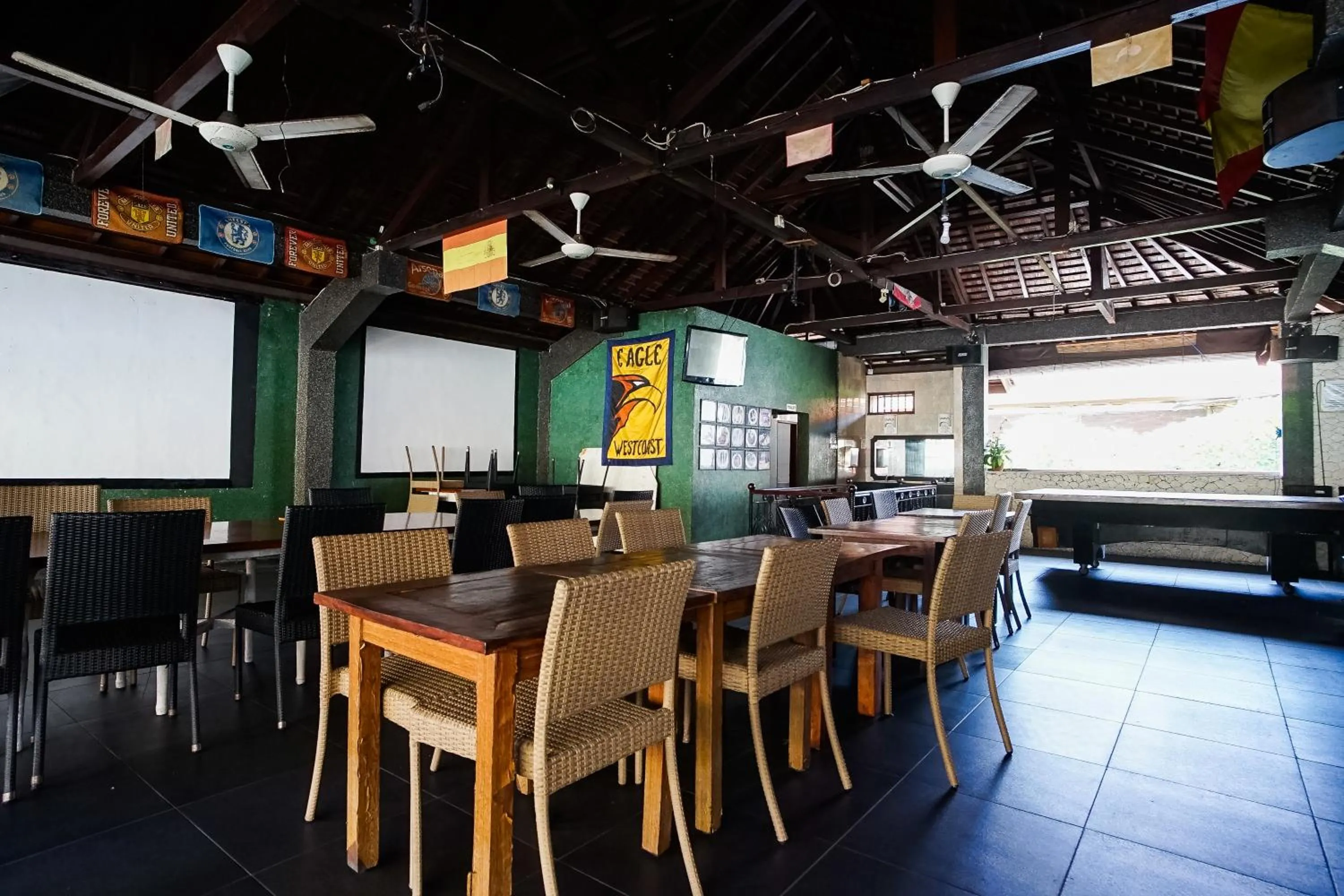 Restaurant/places to eat in Taman Ayu Legian Hotel