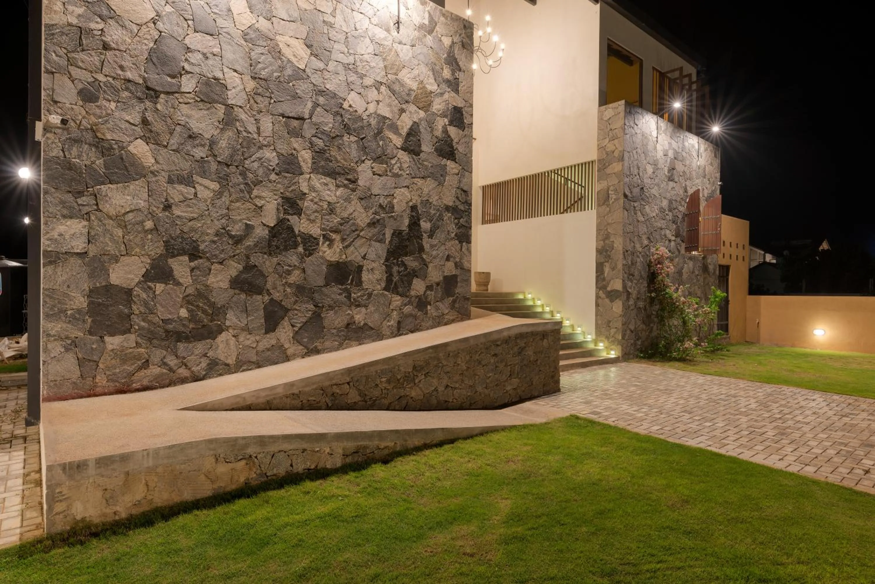 Garden in Bungalow By The Beach