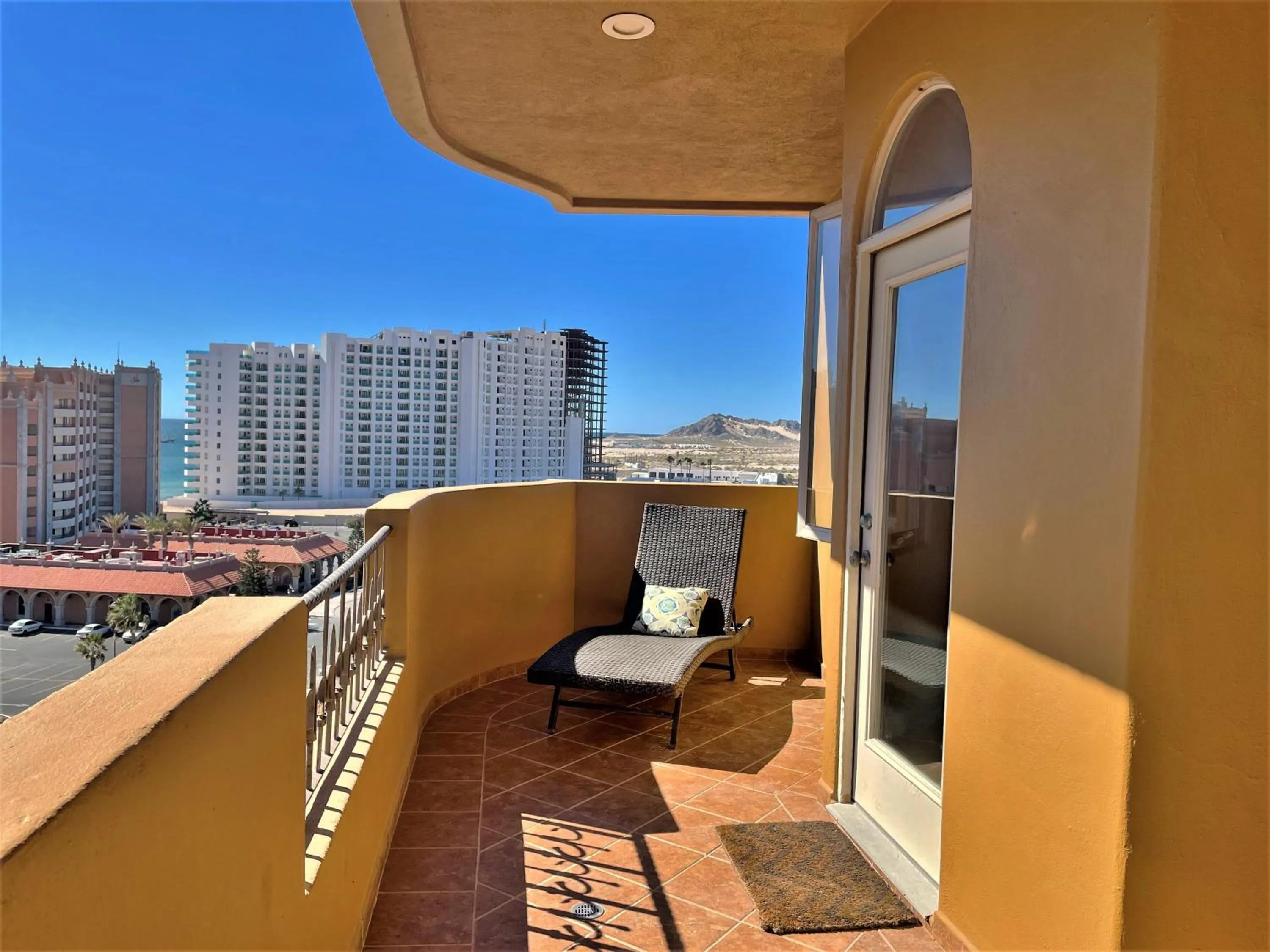 Seating area in Bella Sirena 601-D